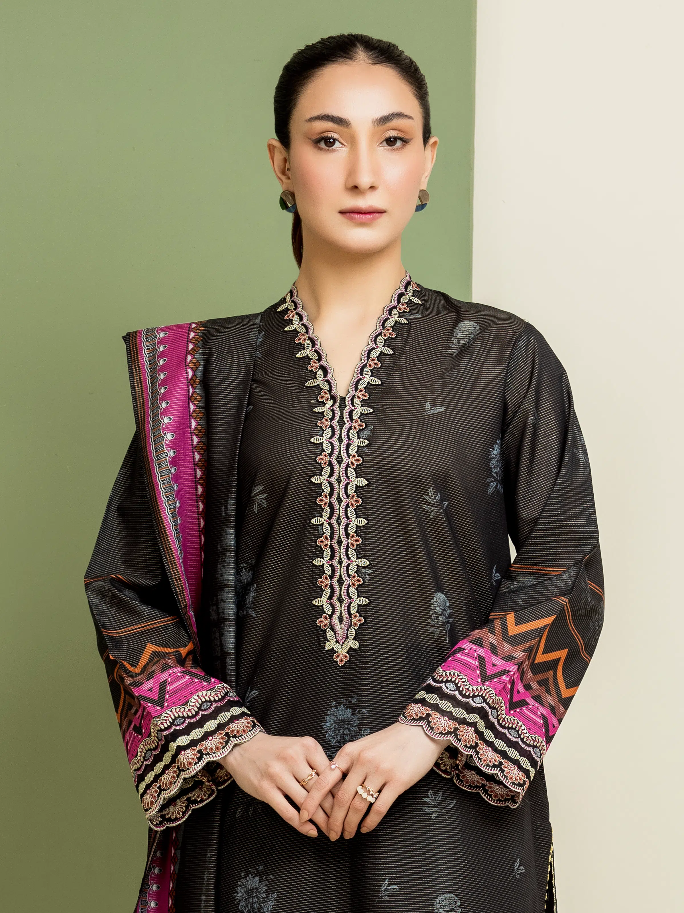 Embroidered Lawn Suit - EWU5V1-31208-3P - Image 2