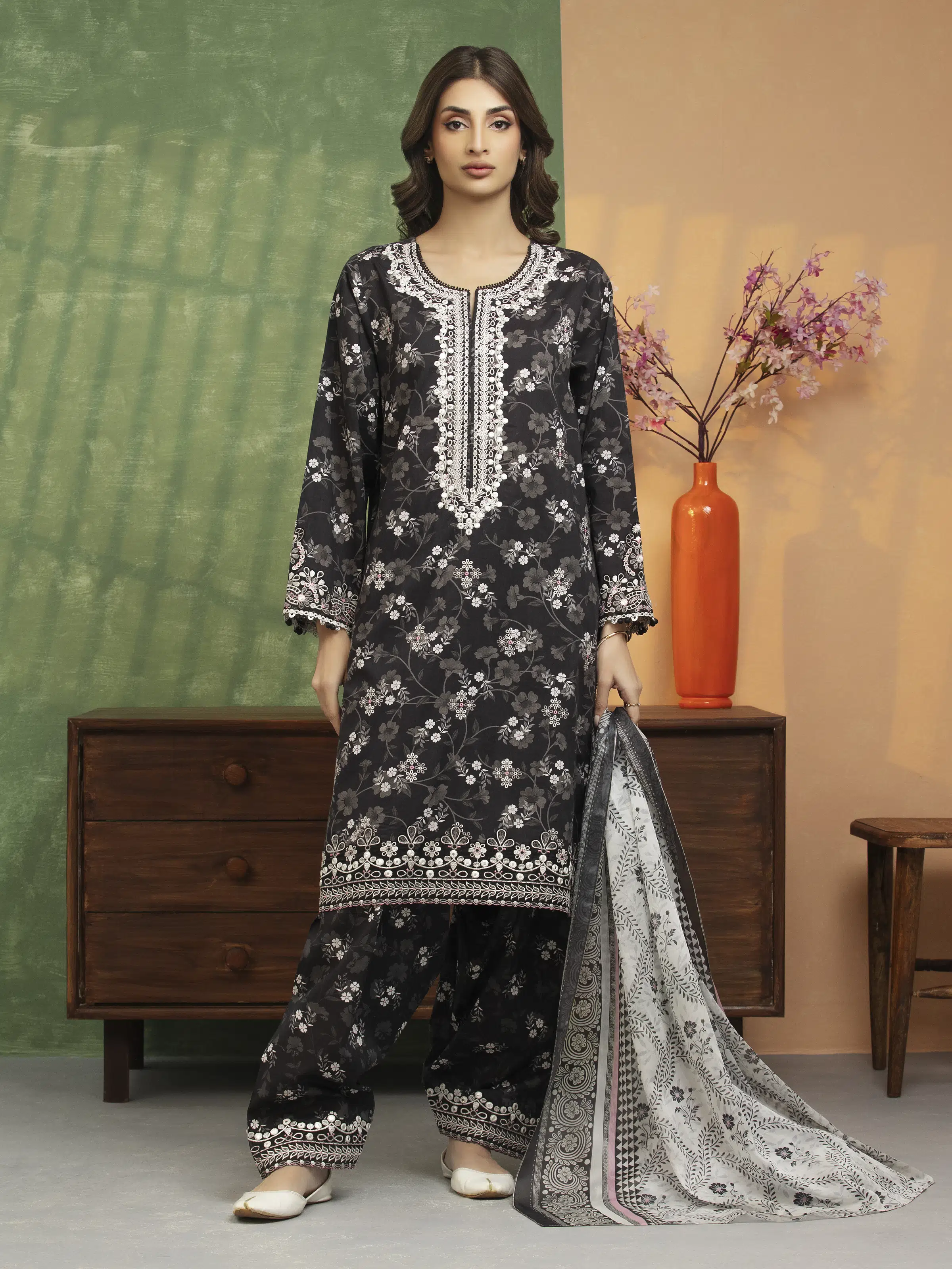 Embroidered Lawn Suit - EWU5V1-31432-3P