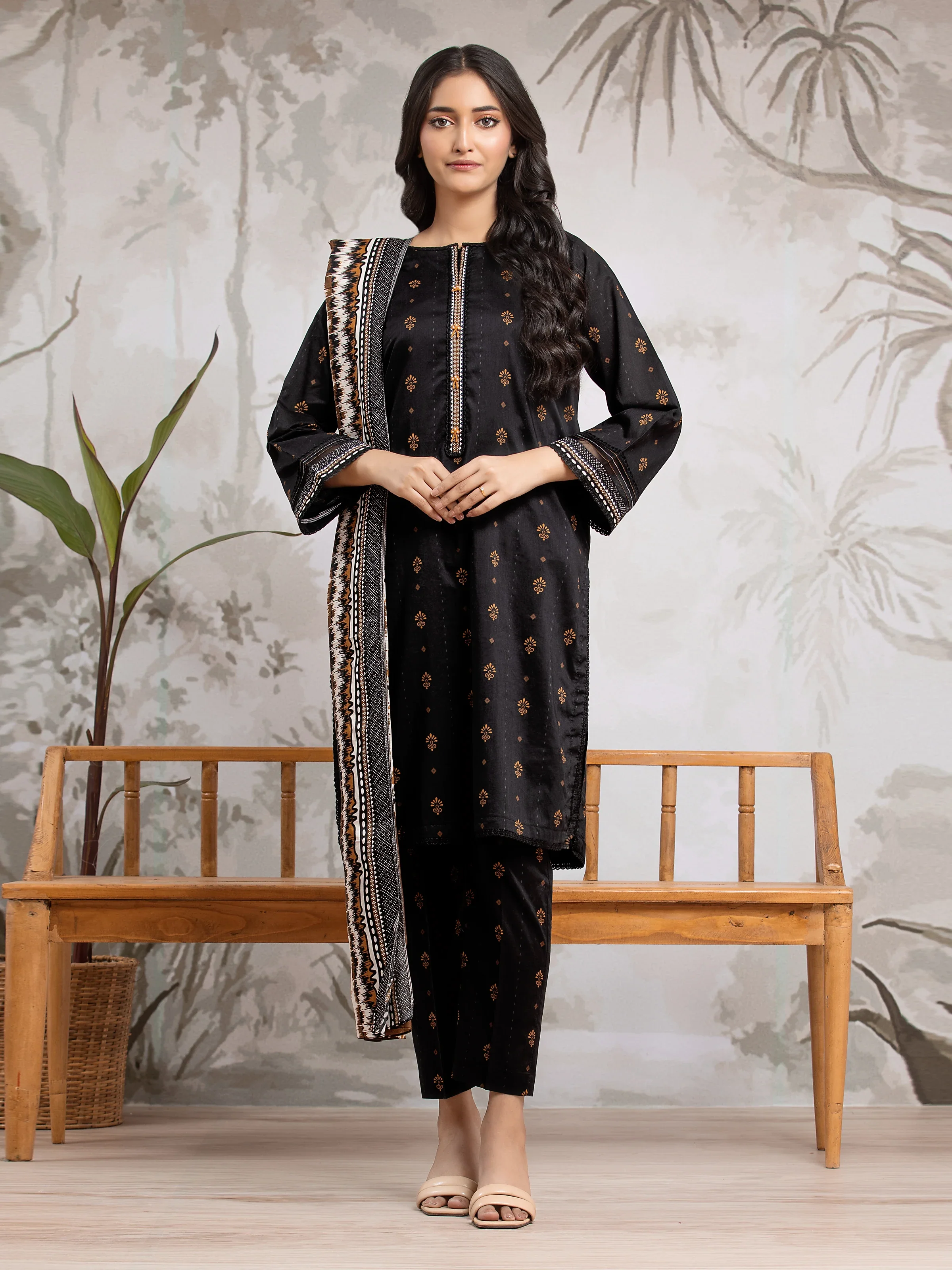 Printed Khaddar Suit - EWU24A3-29591-3P