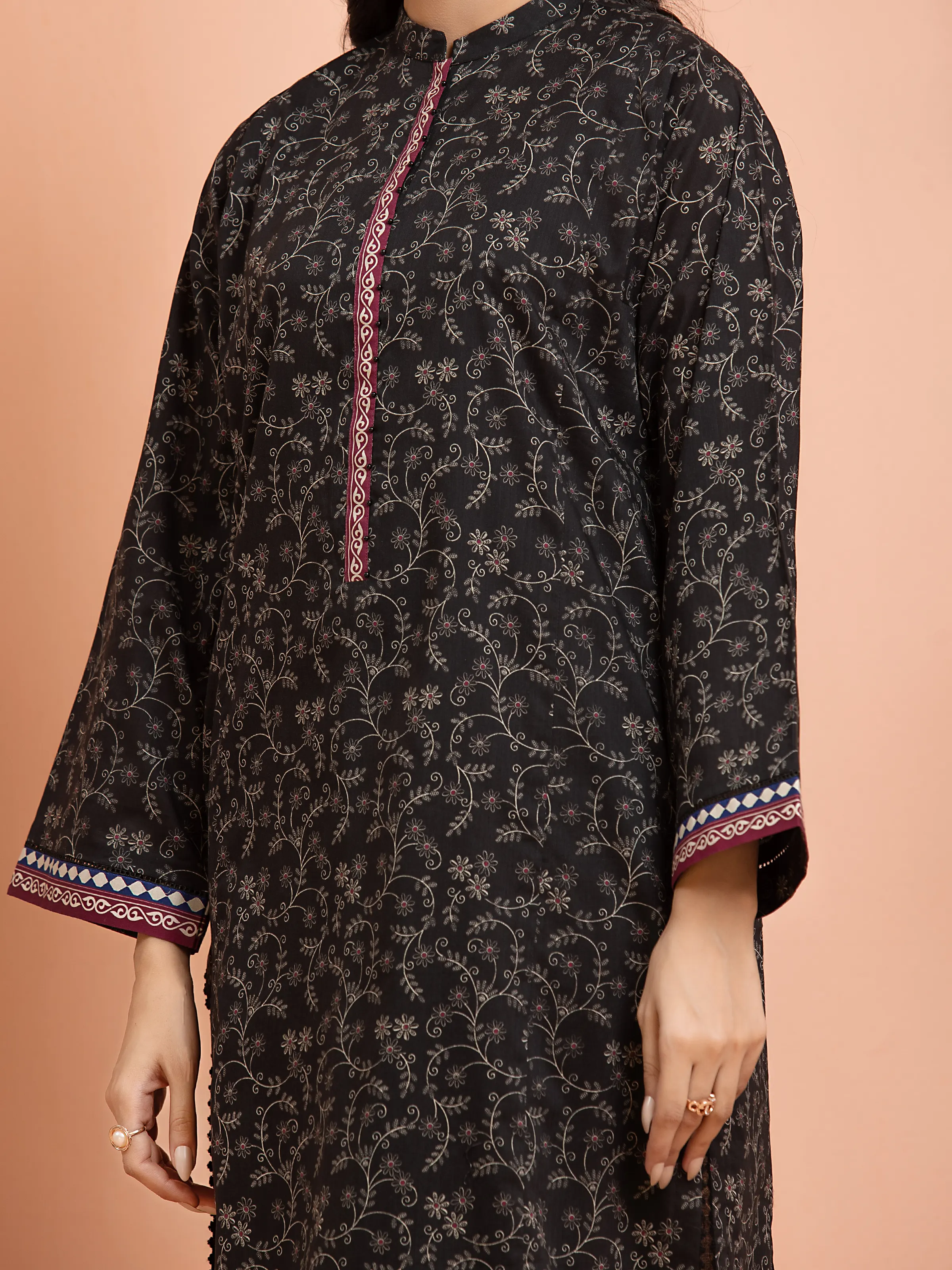 Printed Khaddar Suit - EWU24M3-105-3P - Image 4