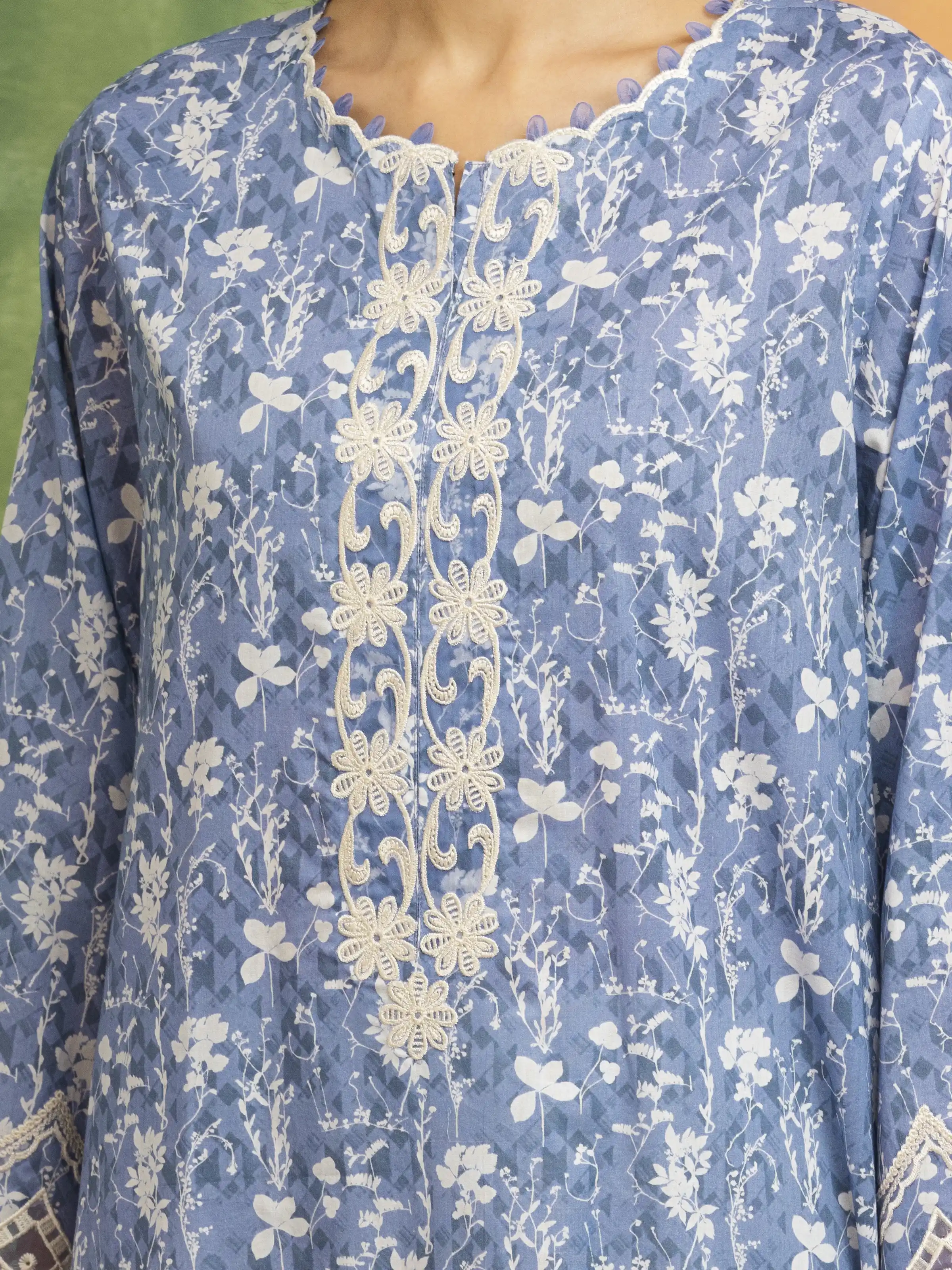 Embroidered Lawn Shirt Trouser - EWU5V1-31469ST - Image 4