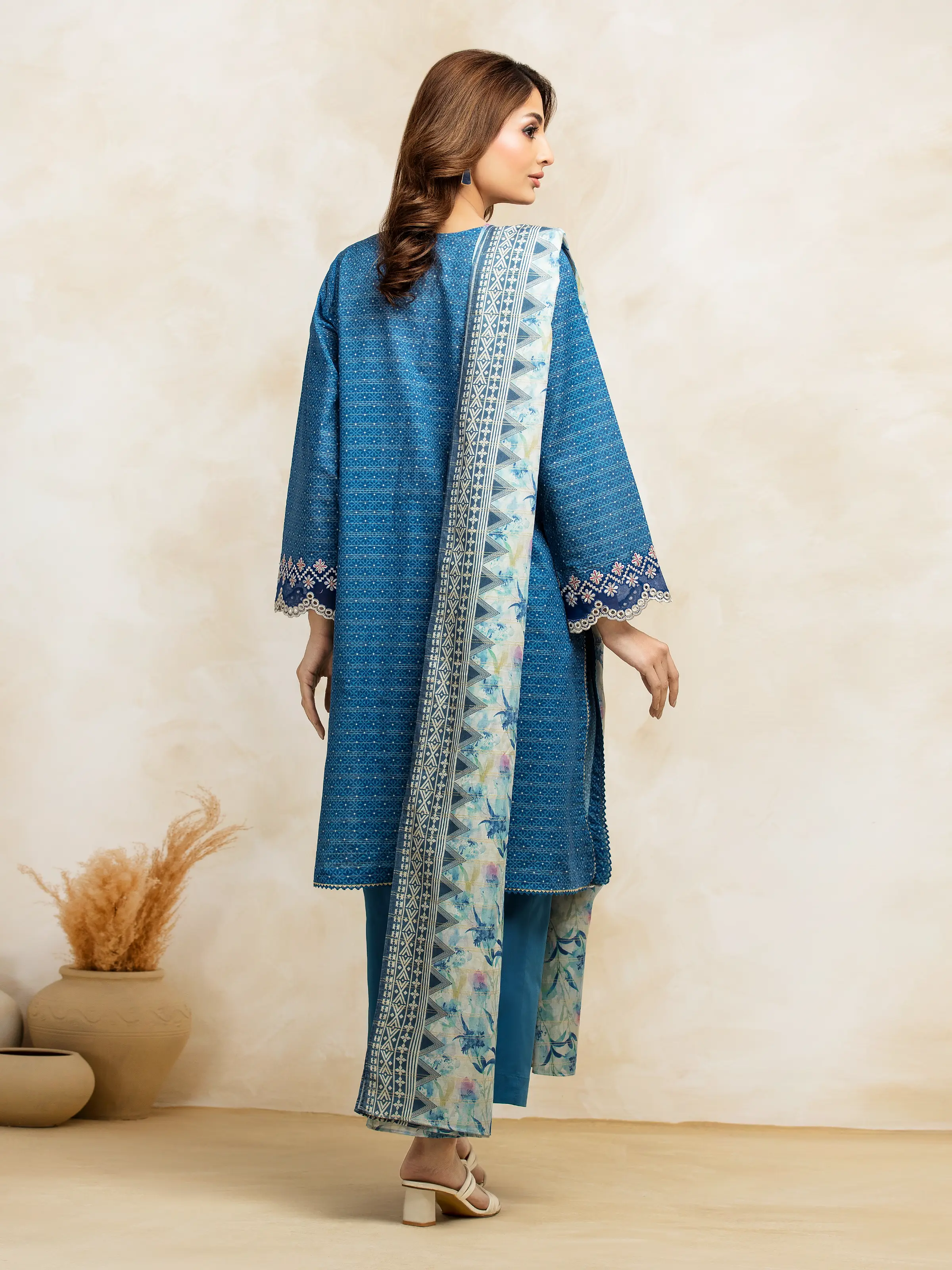 Embroidered Lawn Suit - EWU5V1-31187-3P - Image 5