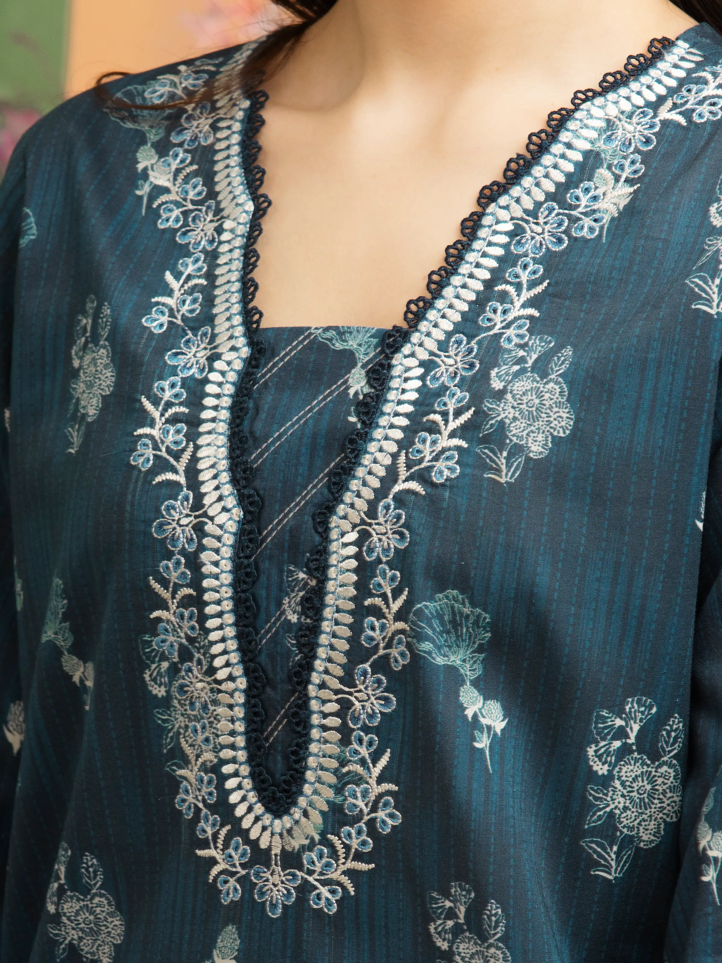 Embroidered Lawn Suit - EWU5V1-31422-3P - Image 3