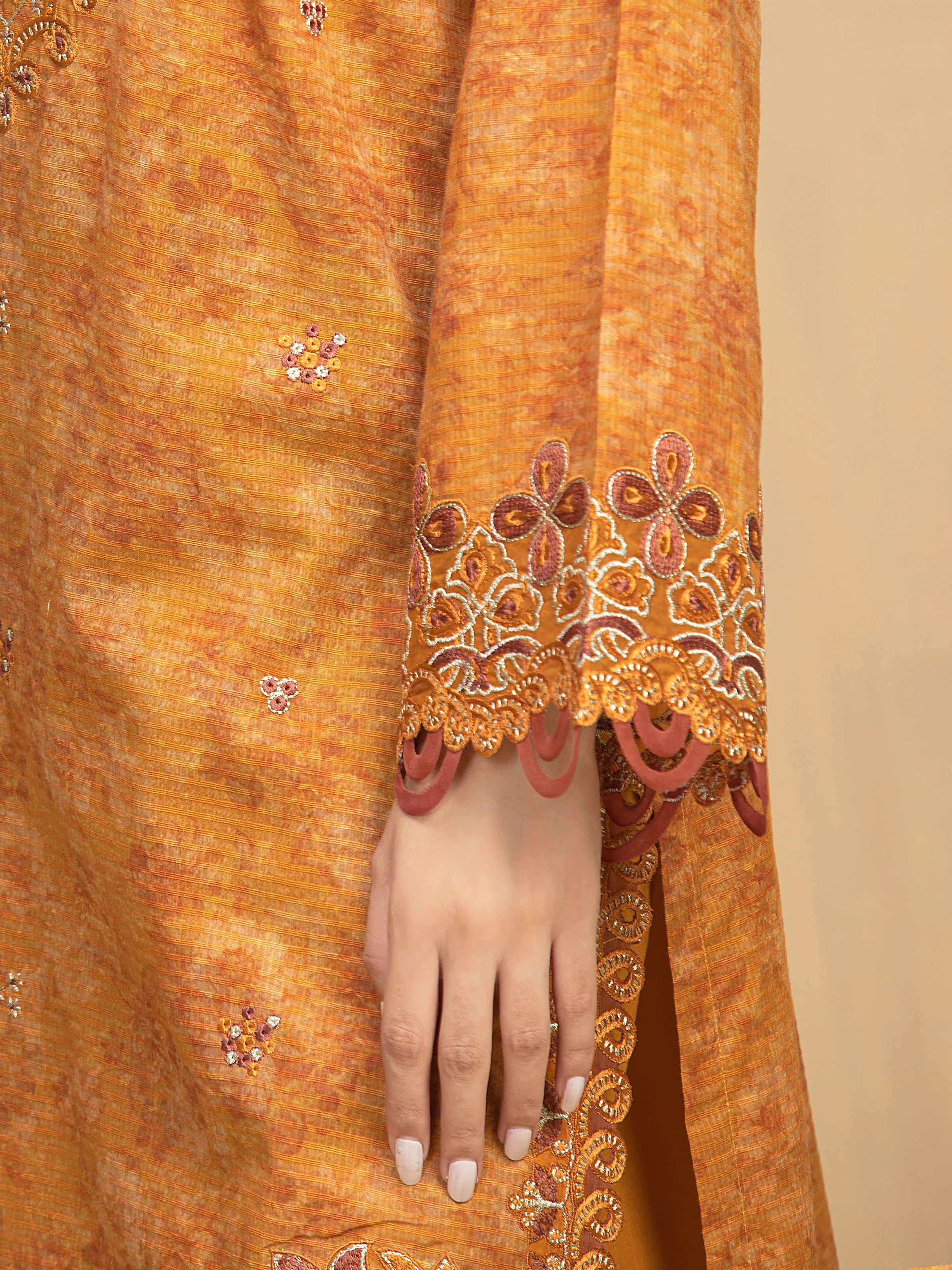 Embroidered Lawn Suit - EWU5V1-31902-3P - Image 3