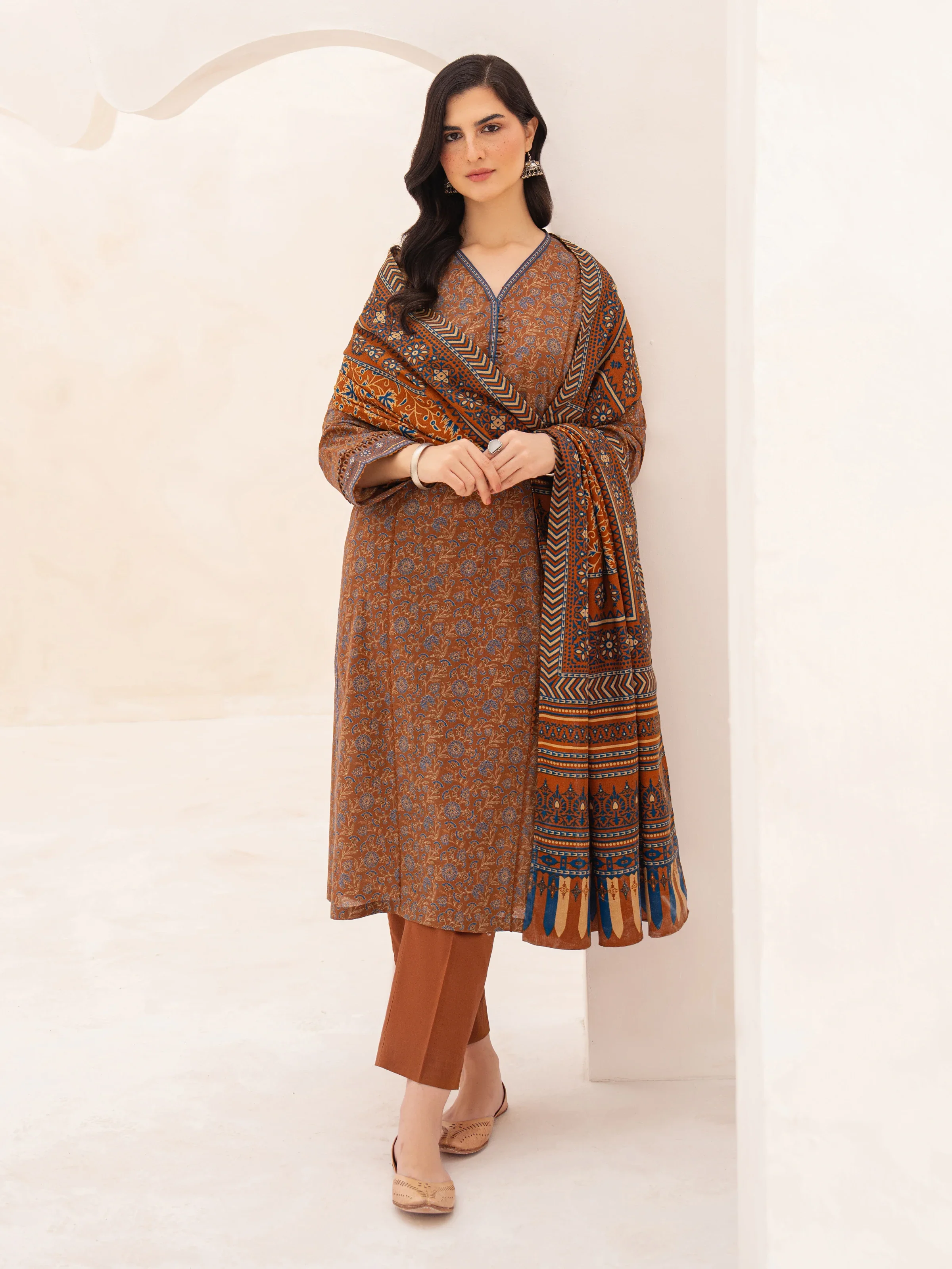 Printed Khaddar Suit - EWU24M3-099 - Image 2