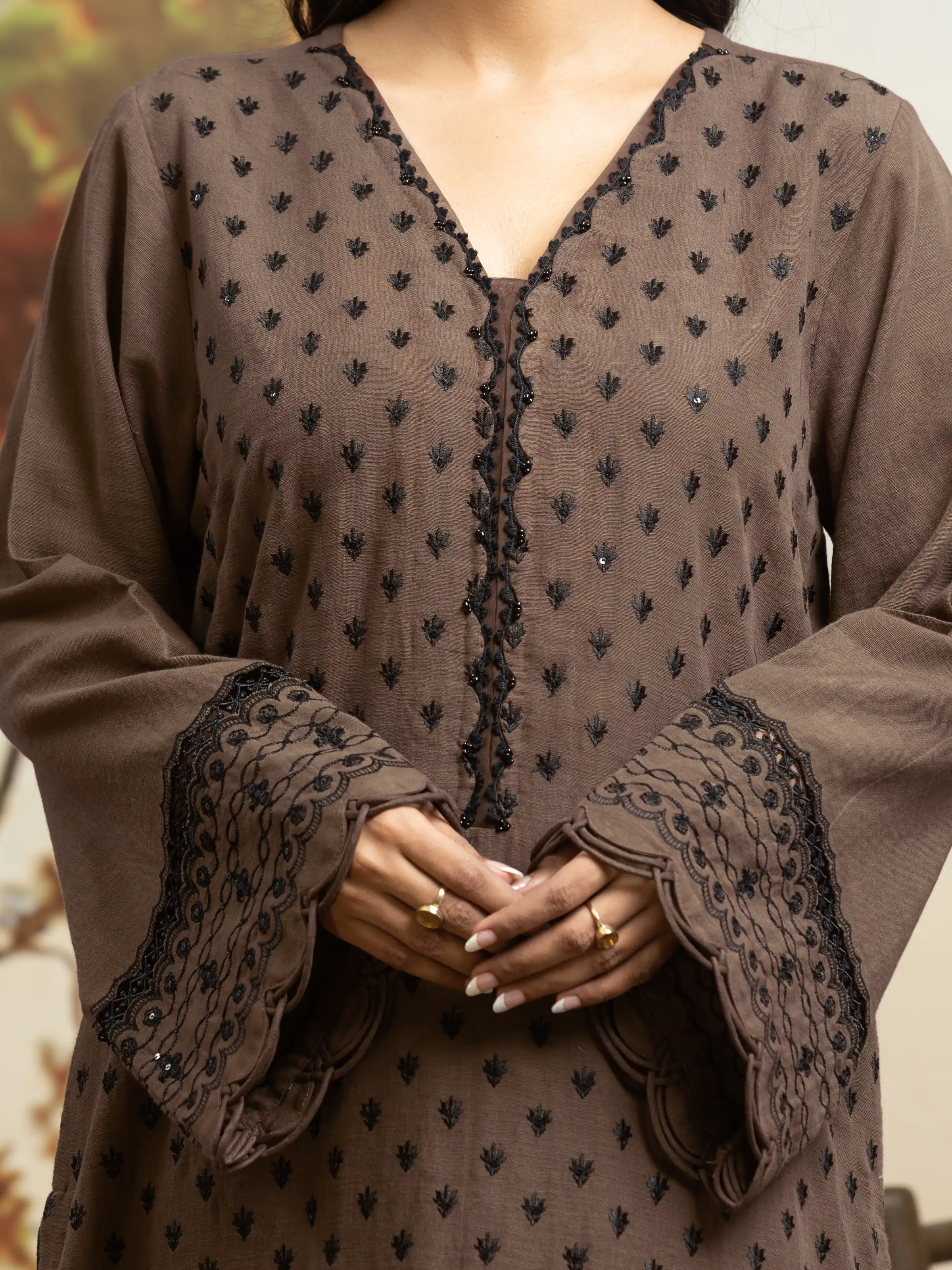 Embroidered Khaddar Suit - EWU24V11-30306-3P - Image 4