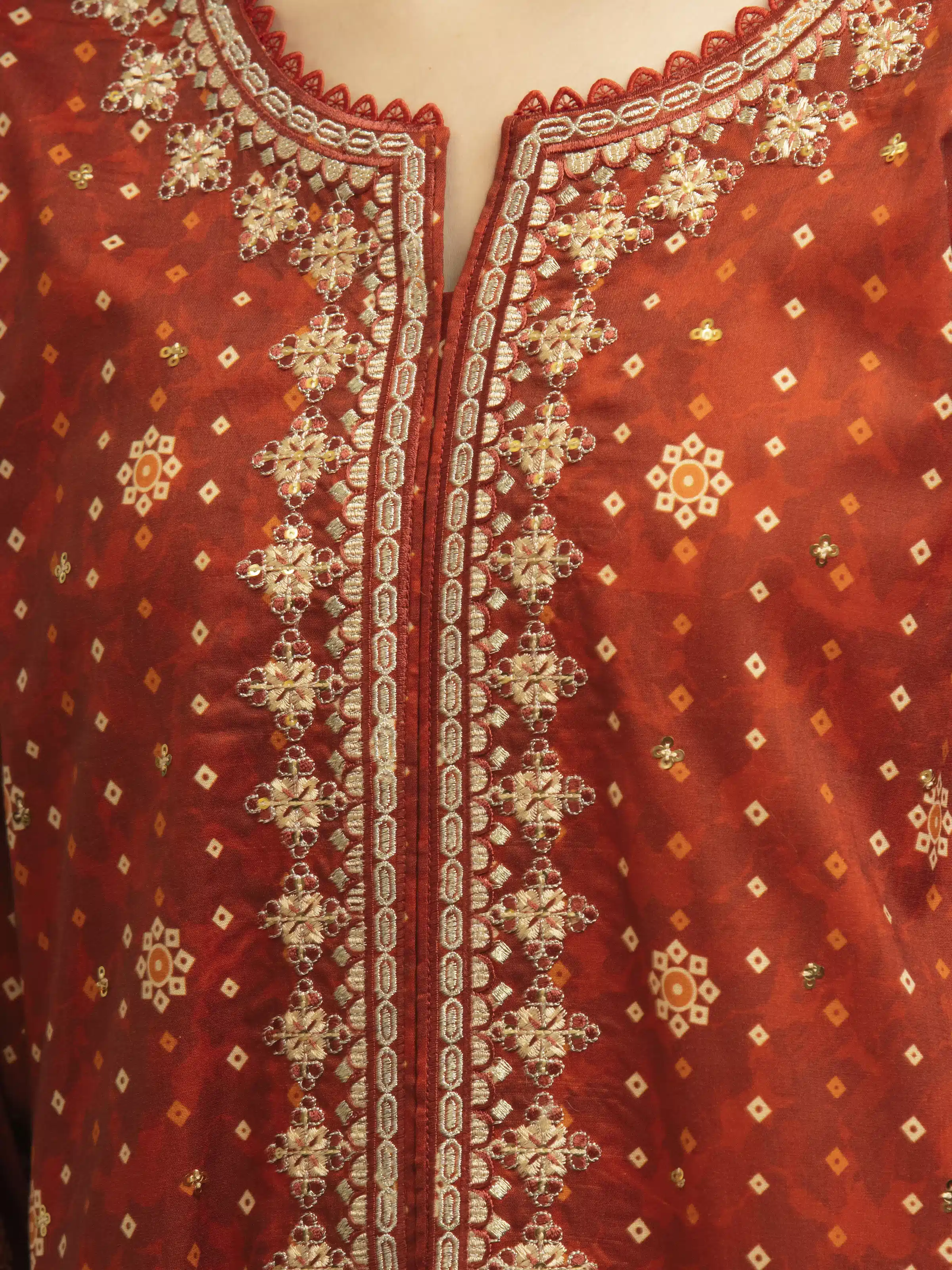 Embroidered Lawn Suit - EWU5V1-31424-3P - Image 4