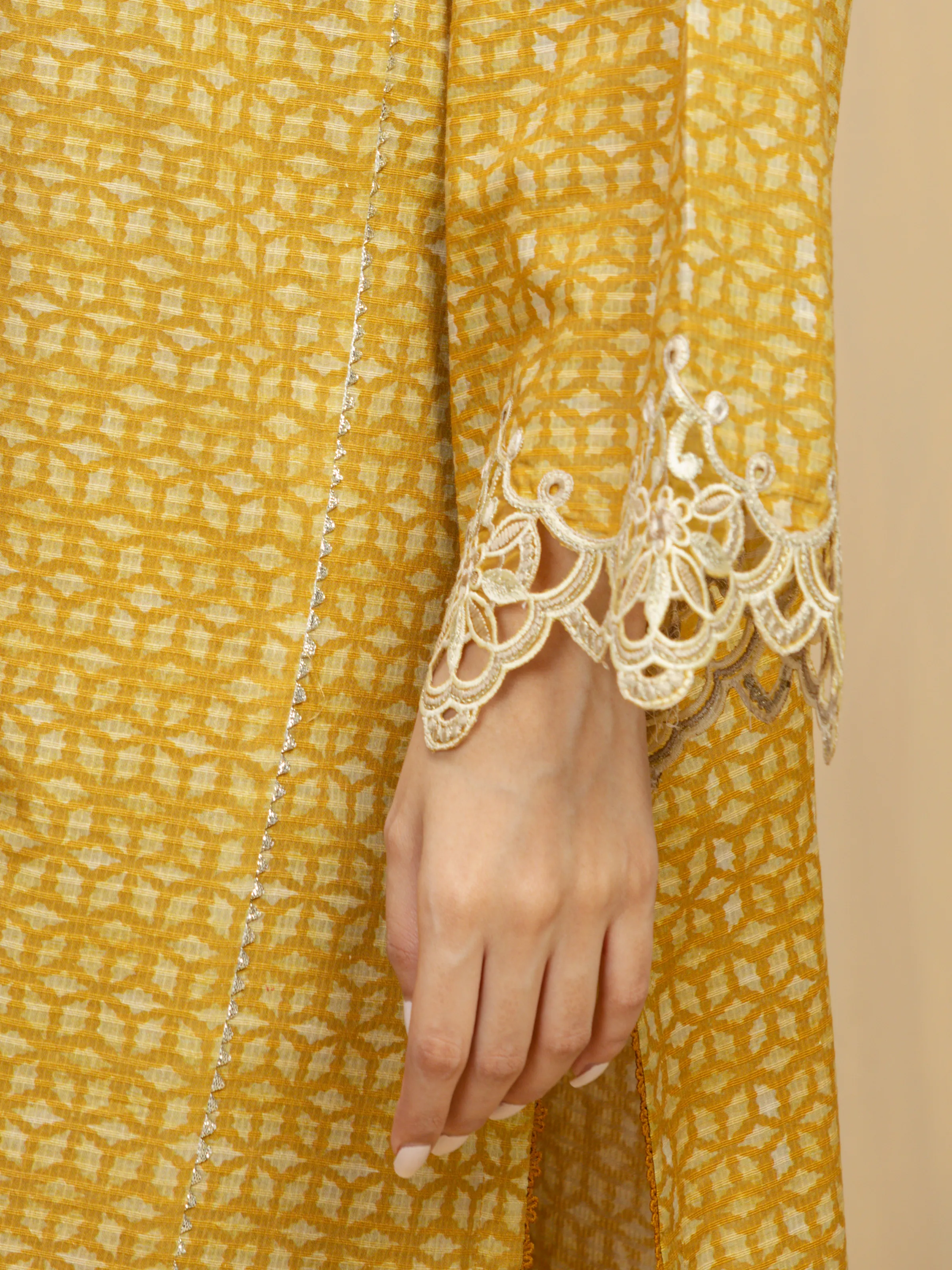 Embroidered Lawn Slub Suit - EWU5V1-31901-3P - Image 3