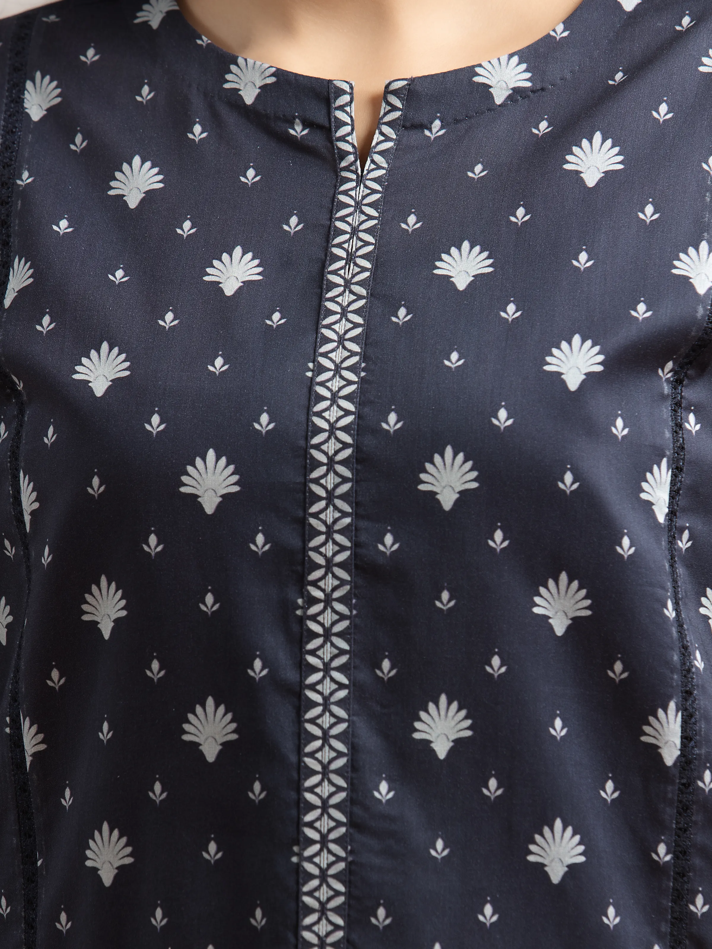 Printed Khaddar Suit - EWU24A3-29595-3P - Image 5