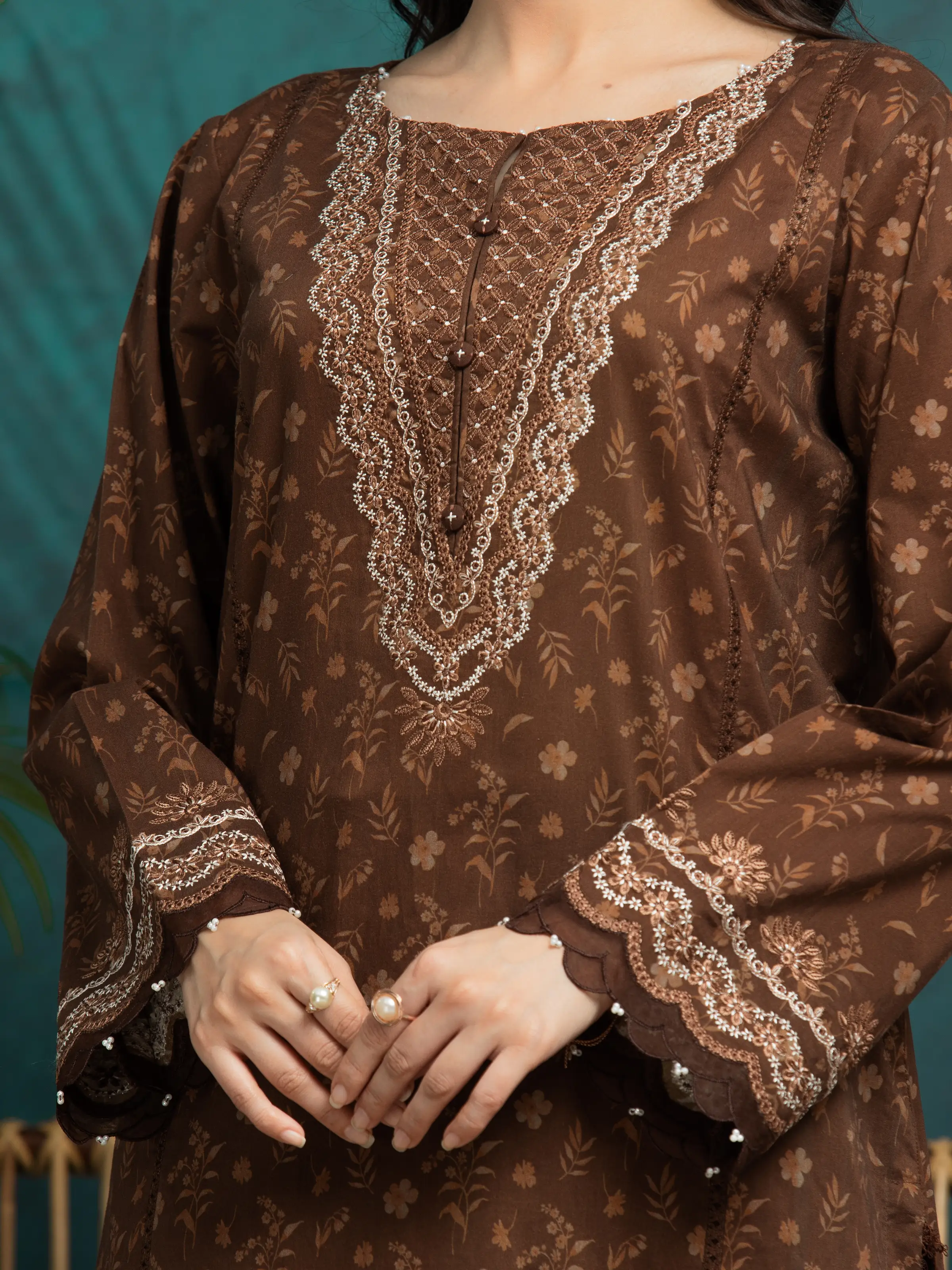 Embroidered Khaddar Suit - EWU24V12-30190-3P - Image 3