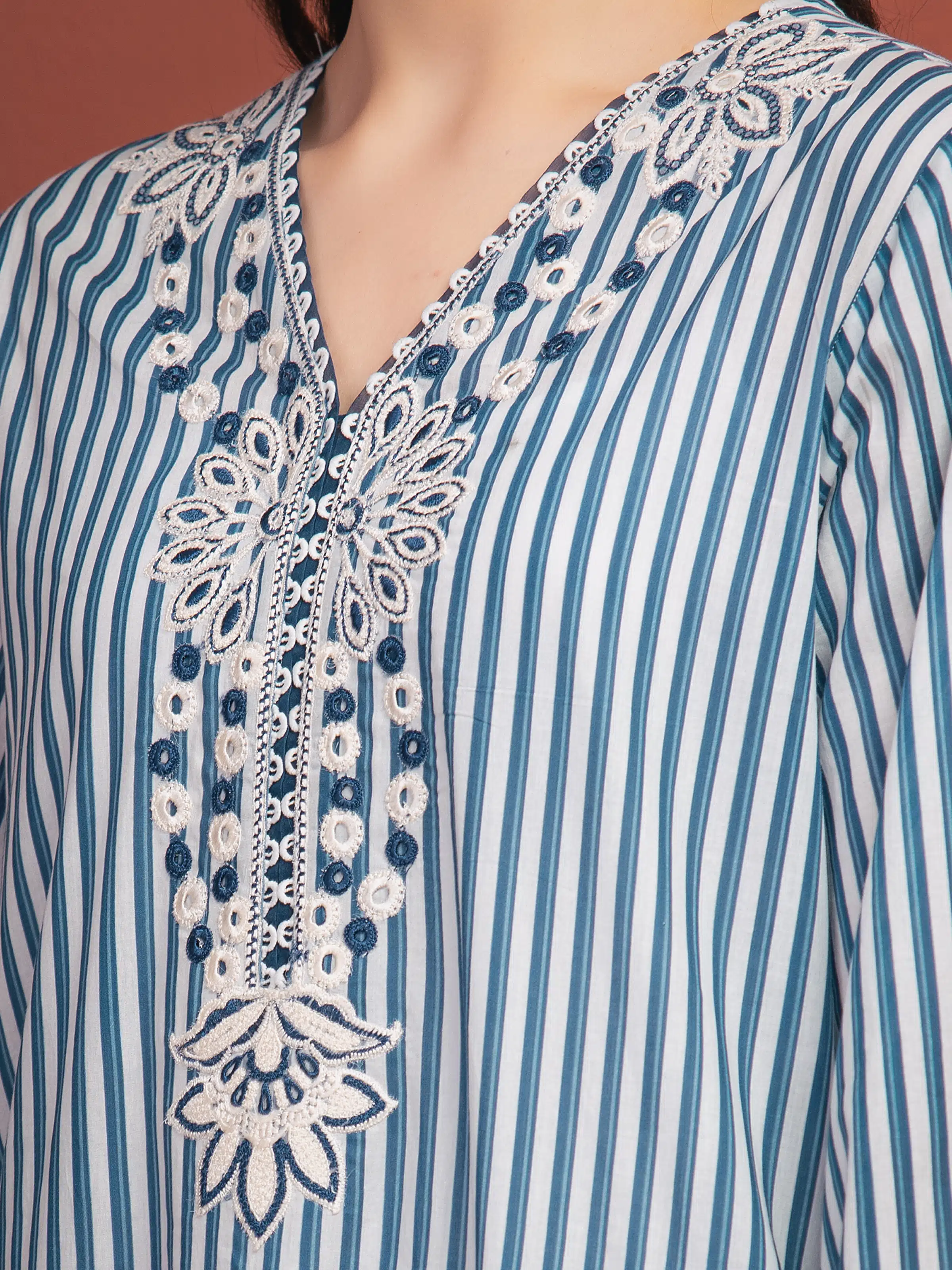 Embroidered Lawn Shirt - EWU5V1-31497S - Image 3