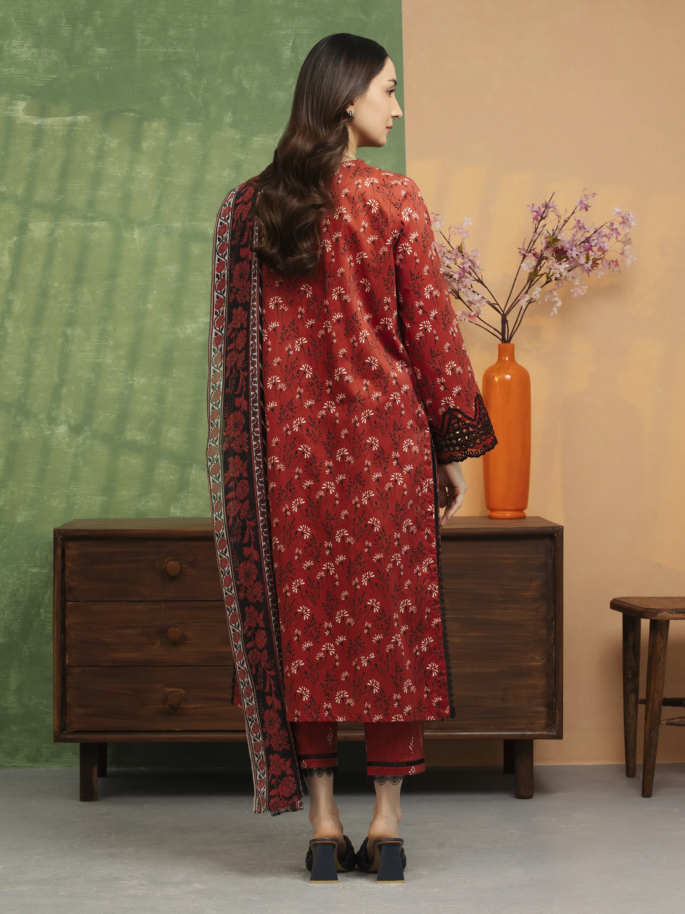 Embroidered Lawn Suit - EWU5V1-31402-3P - Image 6