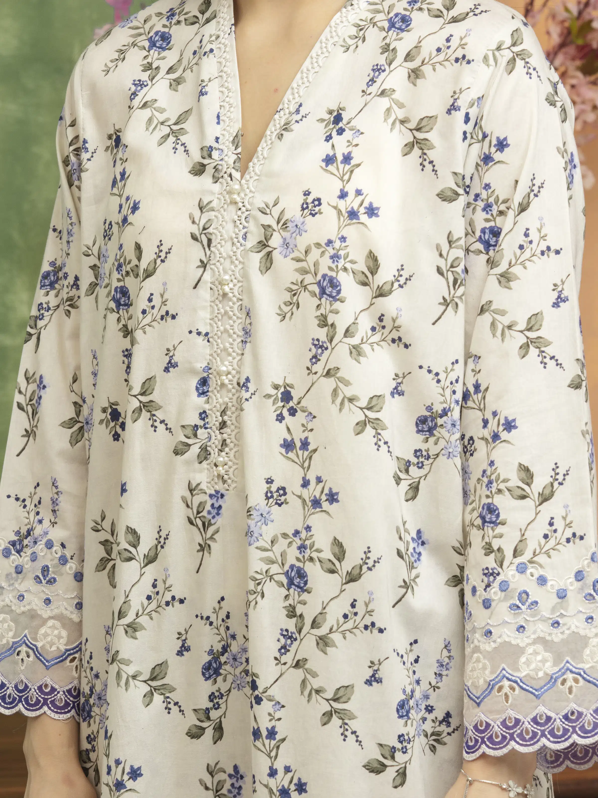 Embroidered Lawn Suit - EWU5V1-31451-3P - Image 4