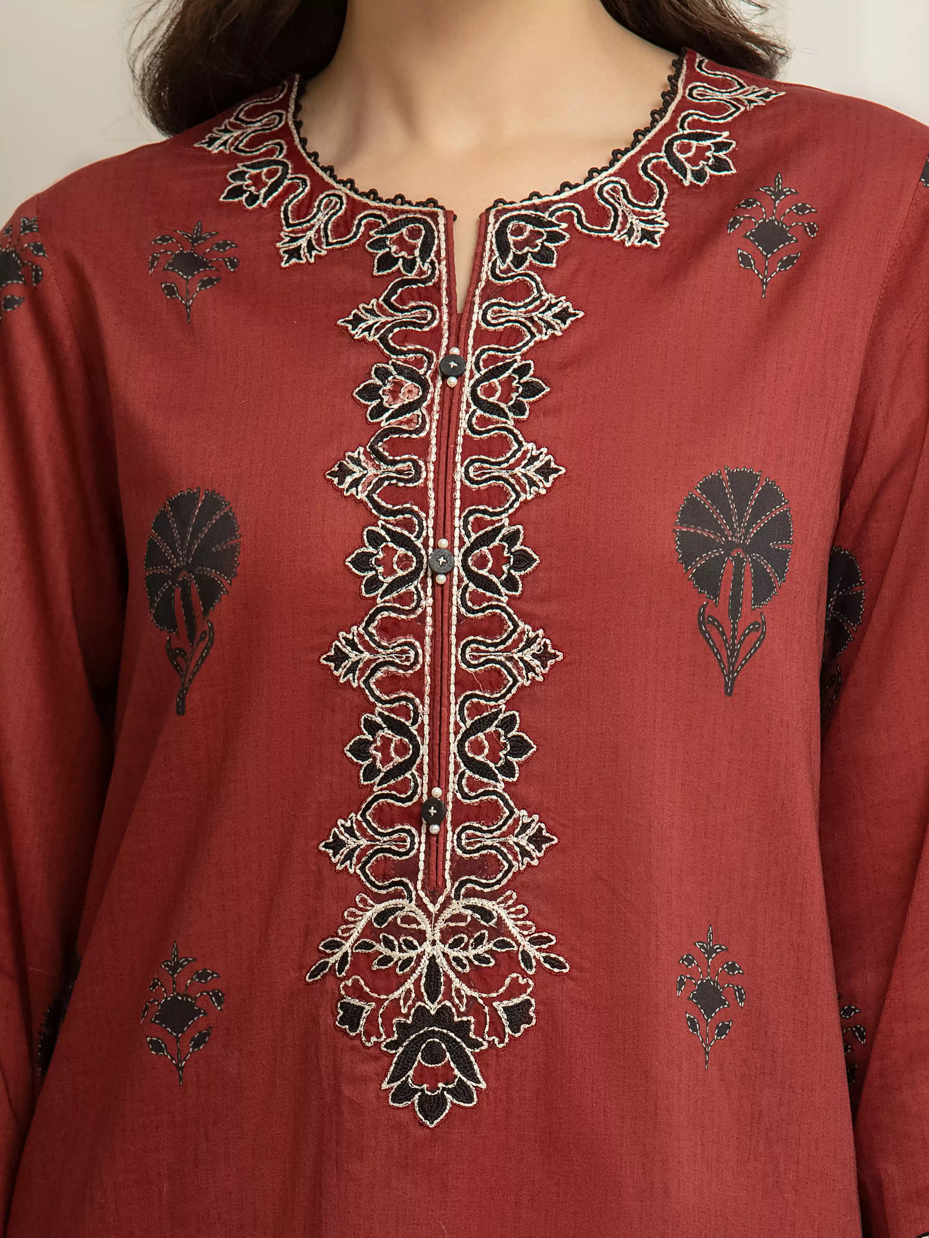 Embroidered Lawn Suit - EWU6V1-33001-3P - Image 4
