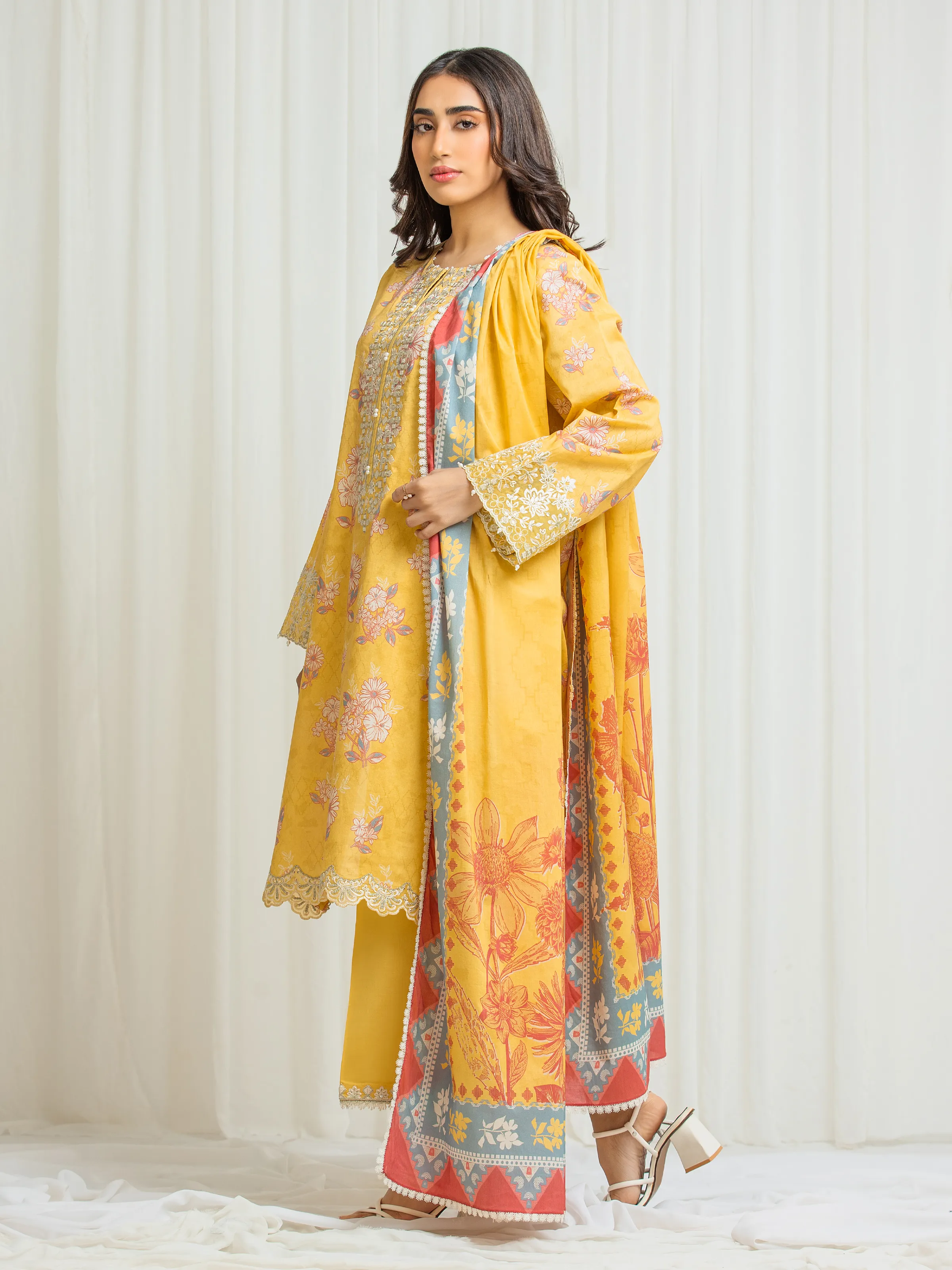 Embroidered Lawn Suit - EWU6V1-33019-3P - Image 5