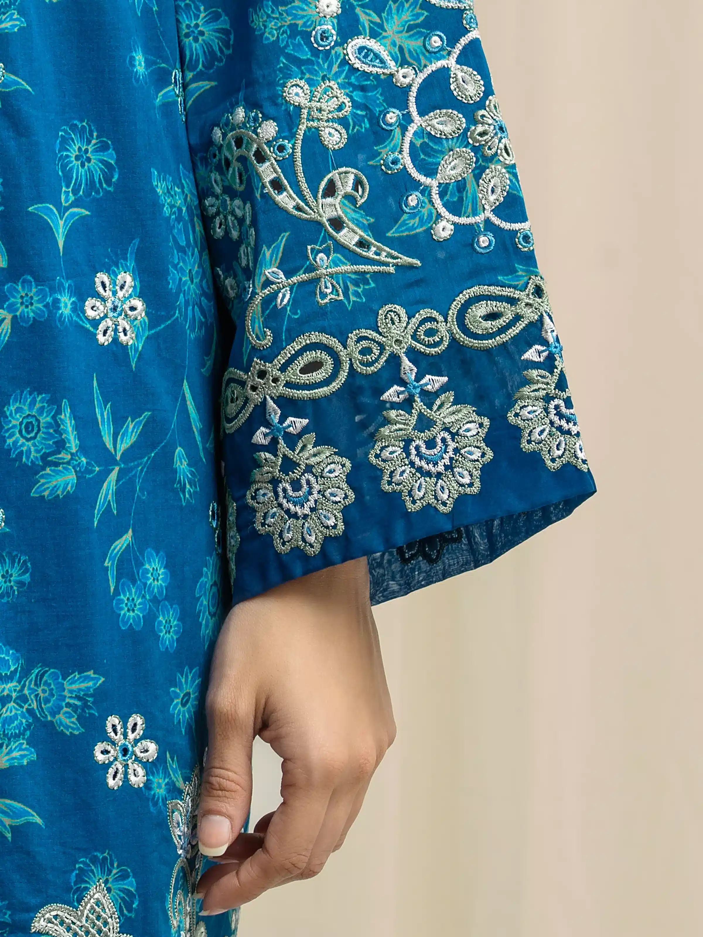 Embroidered Lawn Suit - EWU6V1-33020-3P - Image 4