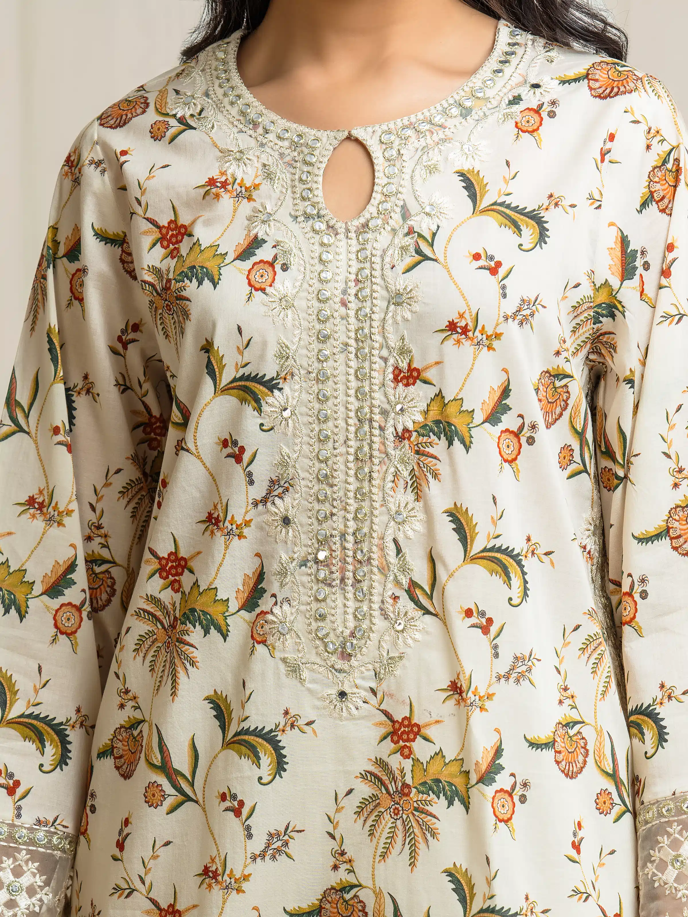 Embroidered Lawn Suit - EWU6V1-33022-3P - Image 3