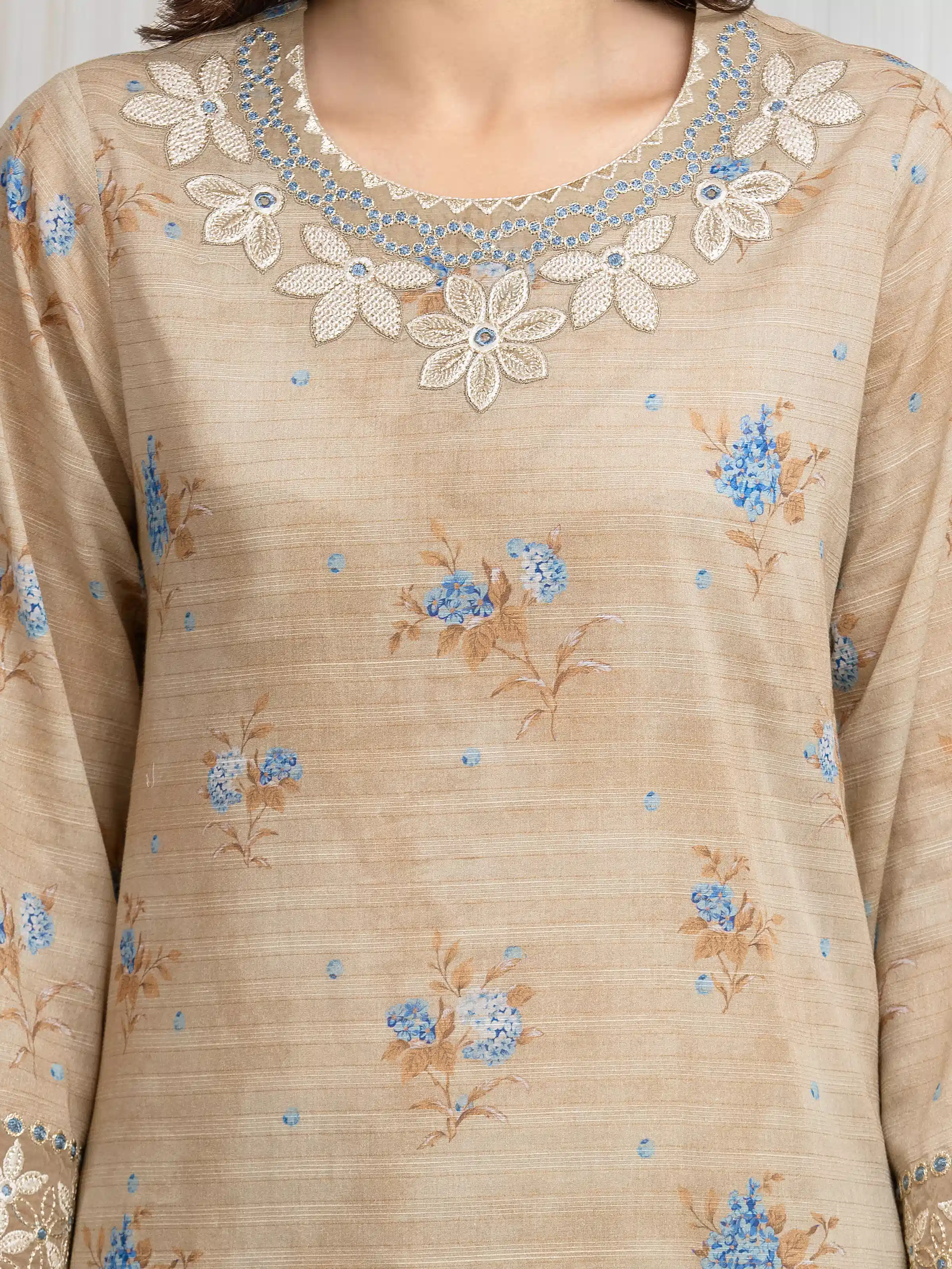 Embroidered Zari Lawn Suit - EWU6V23-33409-3P - Image 4