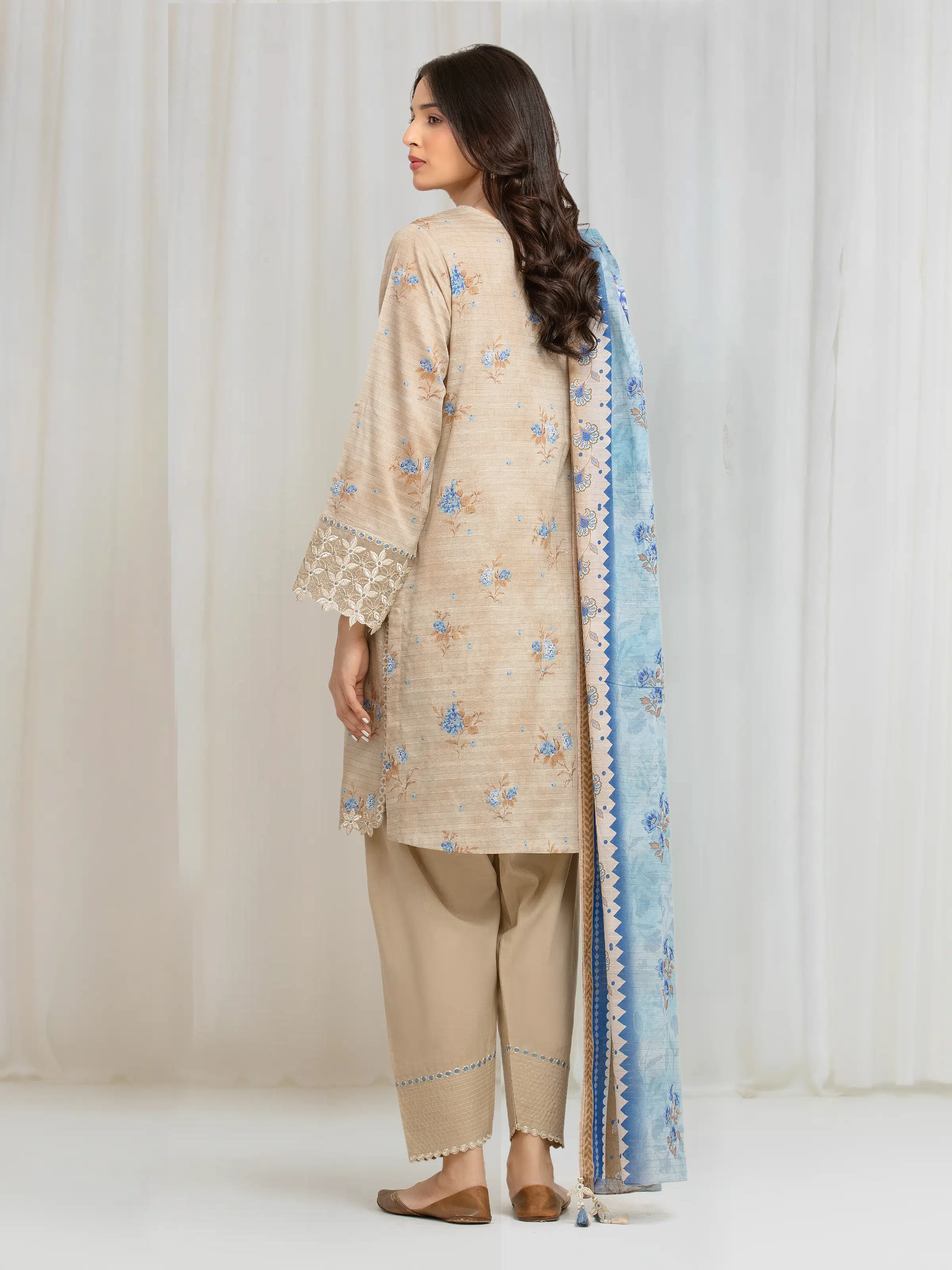 Embroidered Zari Lawn Suit - EWU6V23-33409-3P - Image 6