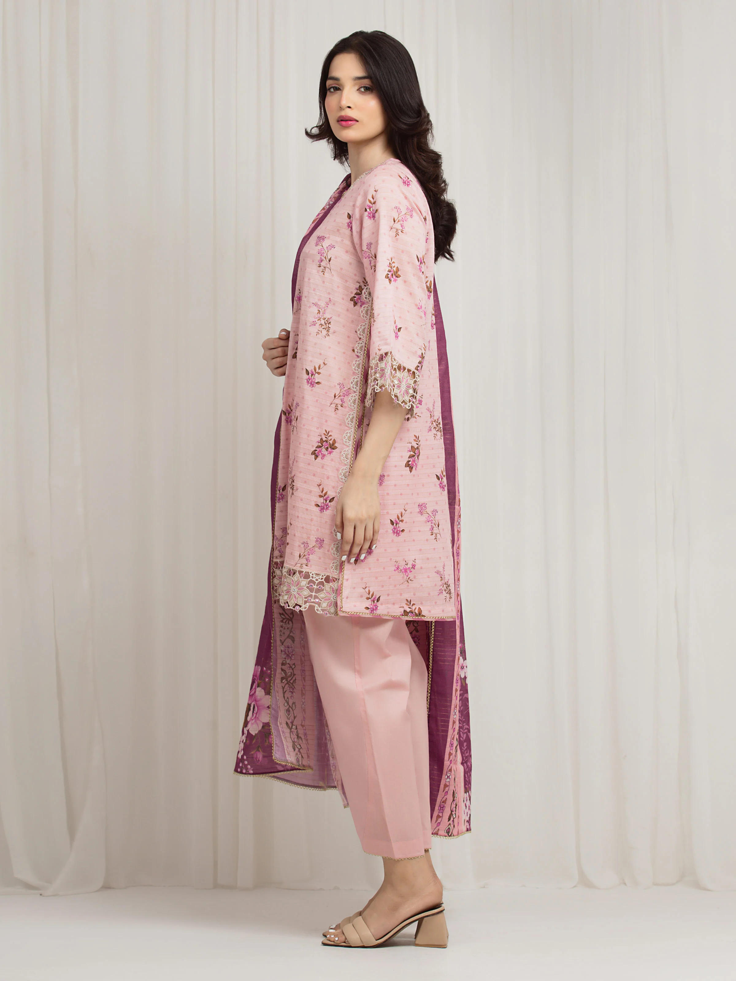 Embroidered Zari Lawn Suit - EWU6V23-33414-3P - Image 5