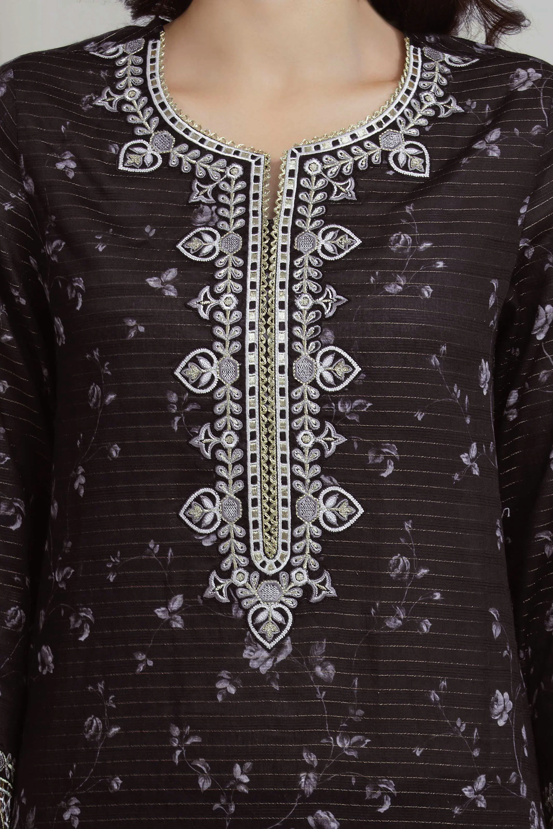 Embroidered Zari Lawn Suit - EWU6V23-33415-3P - Image 3