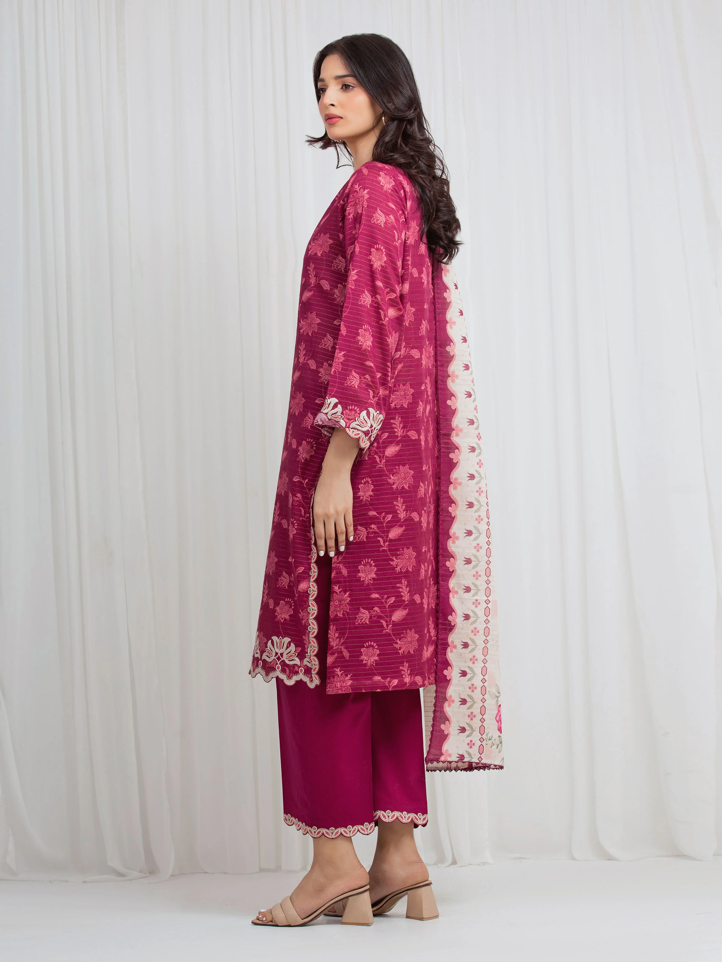 Embroidered Zari Lawn Suit - EWU6V23-33417-3P - Image 5