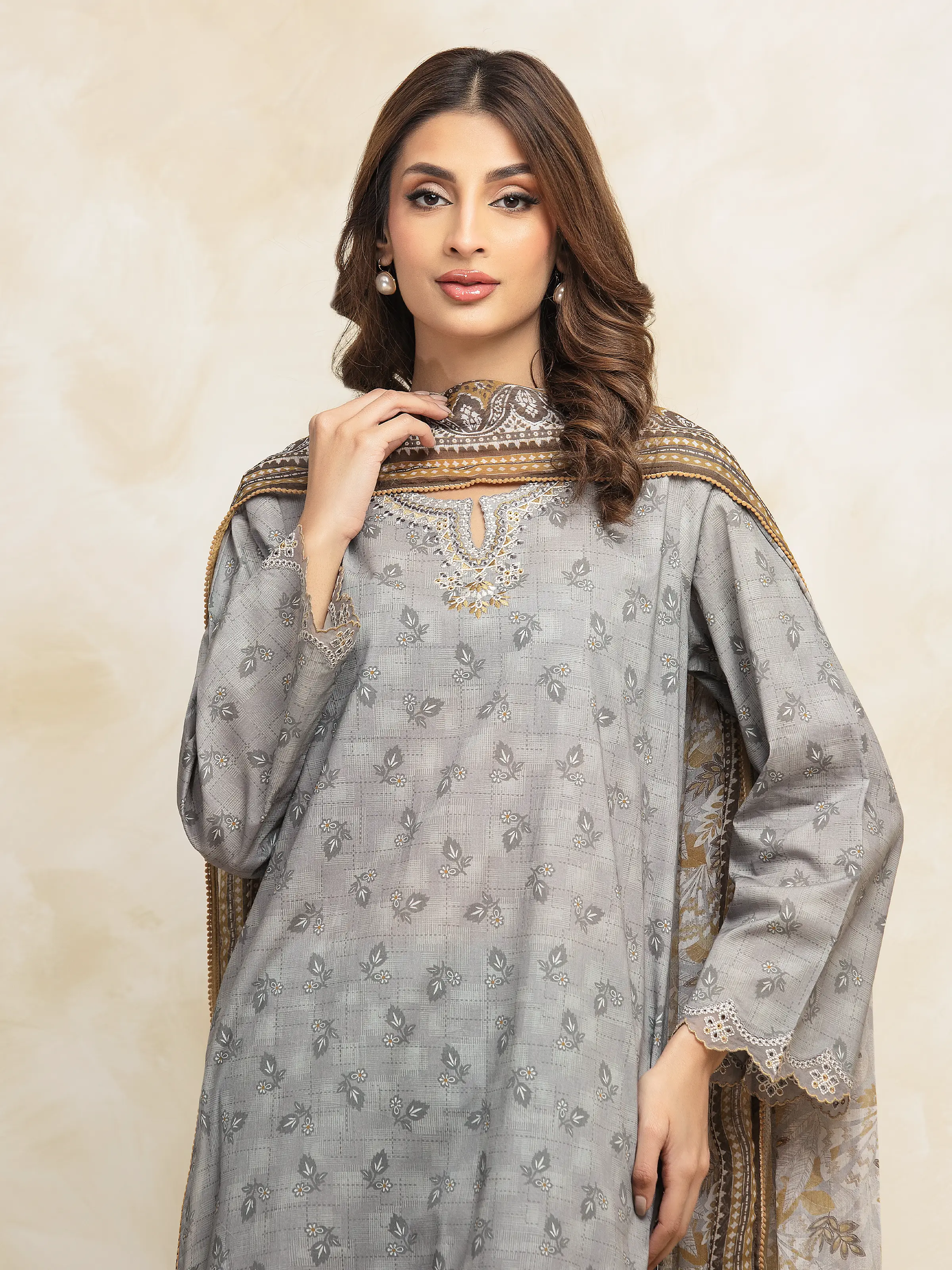 Embroidered Lawn Suit - EWU5V1-31089-3P - Image 3