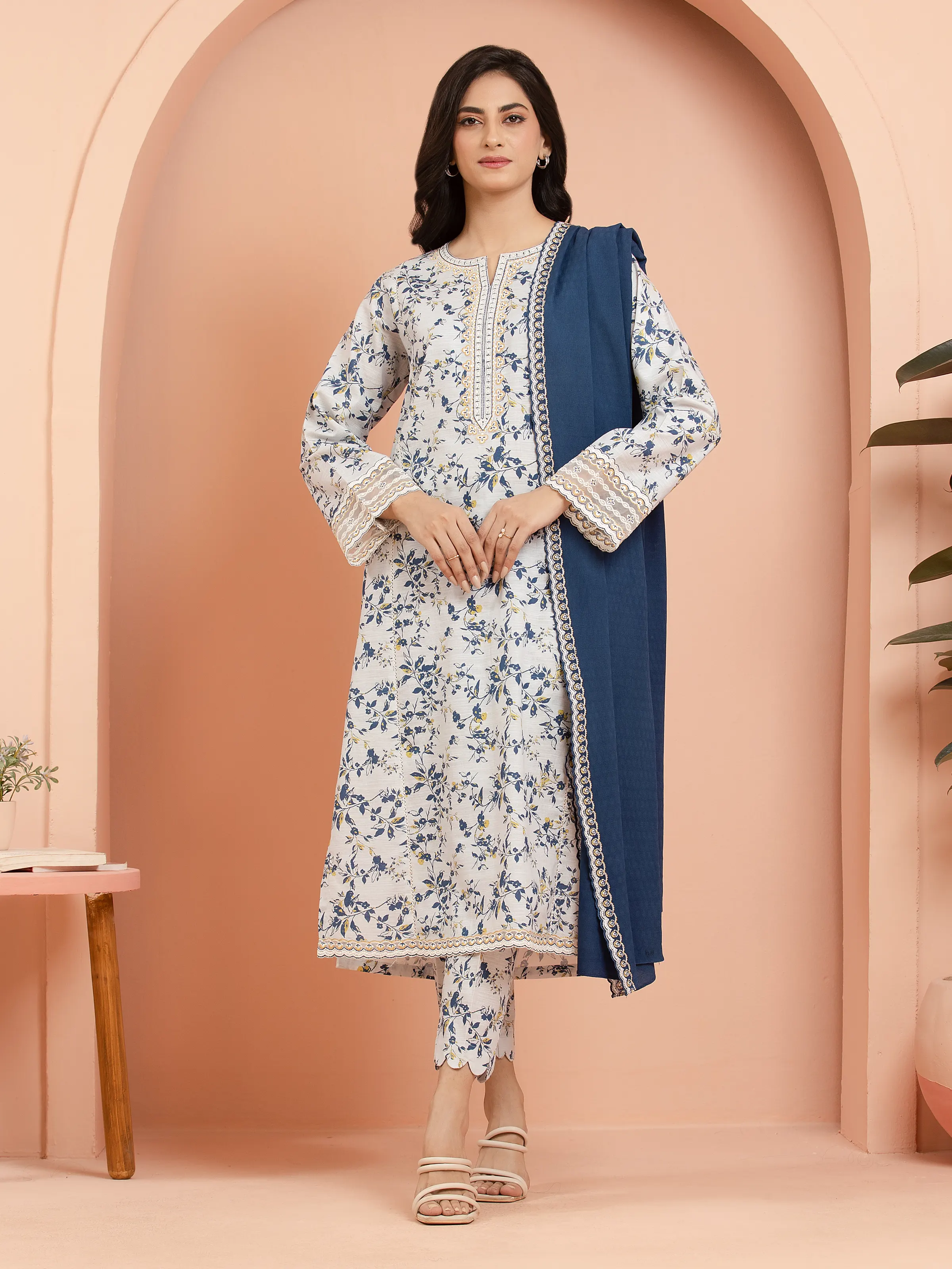 Embroidered Khaddar Suit - EWU24V11-30195-3P