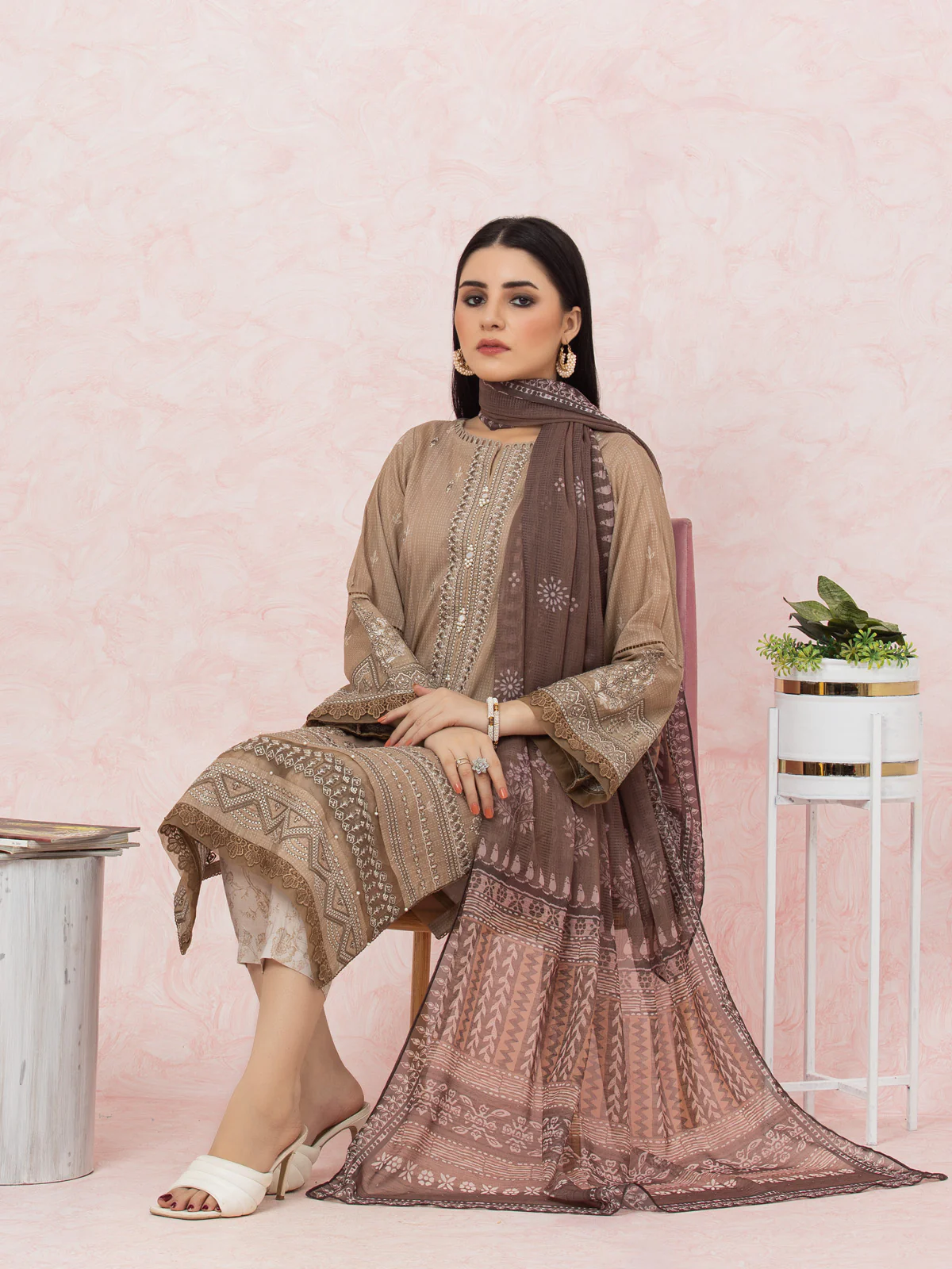 Embroidered Lawn Shirt Trouser - EWU22V1-26577ST - Image 6