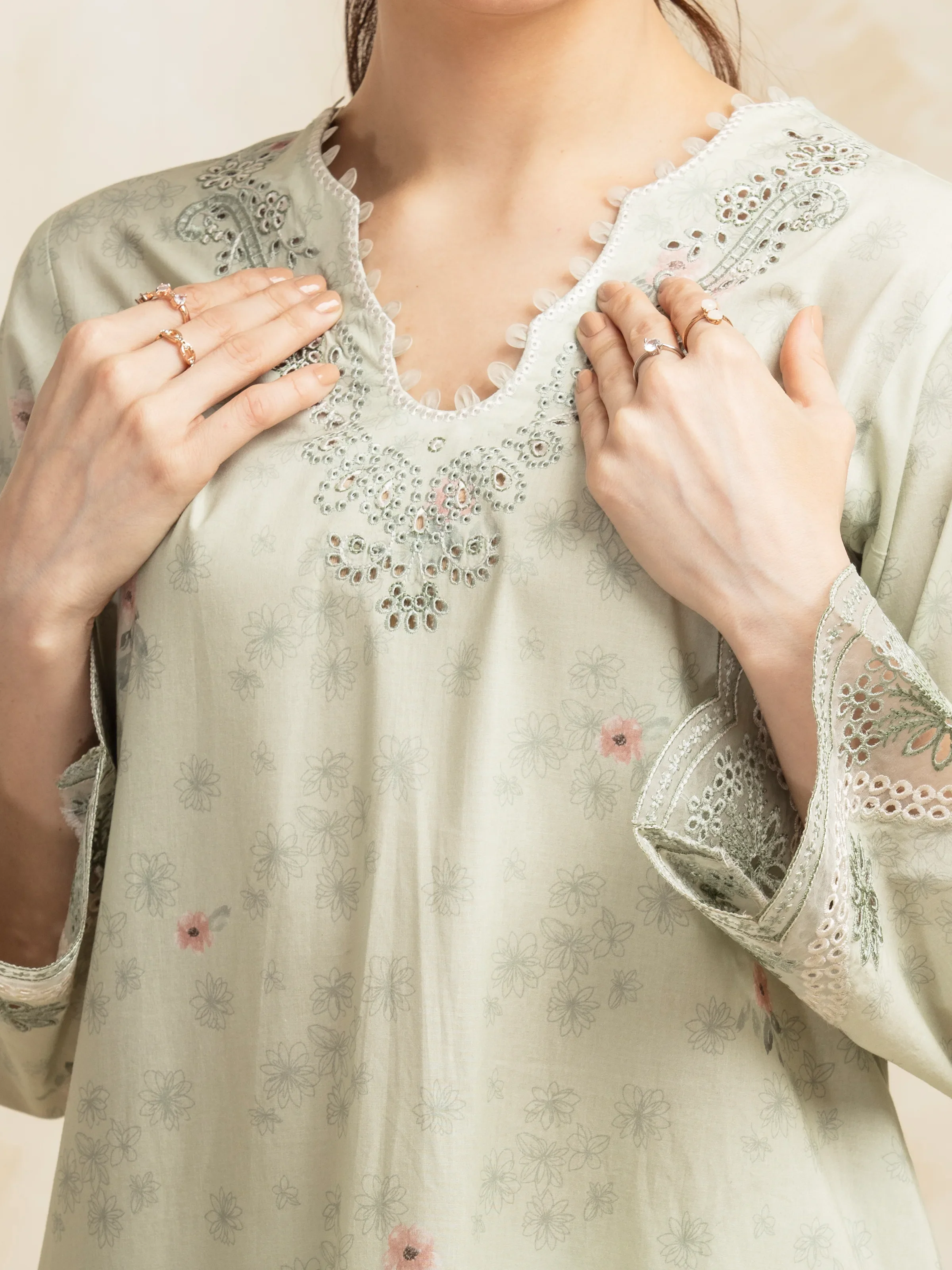 Embroidered Lawn Suit - EWU5V1-31062-3P - Image 3