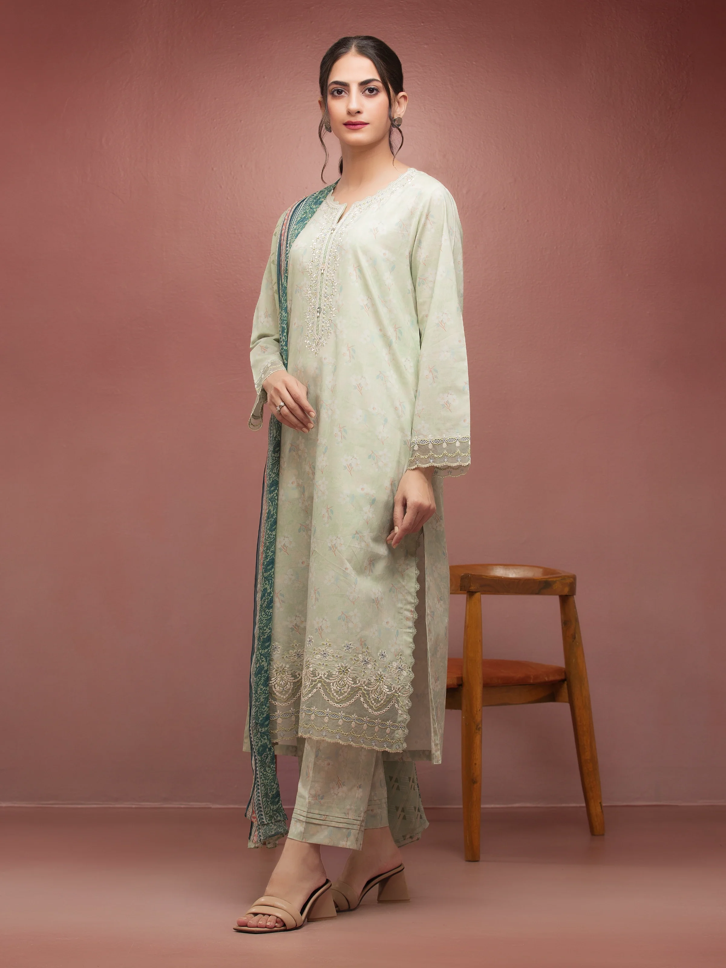 Embroidered Lawn Suit - EWU5V1-31086-3P - Image 5