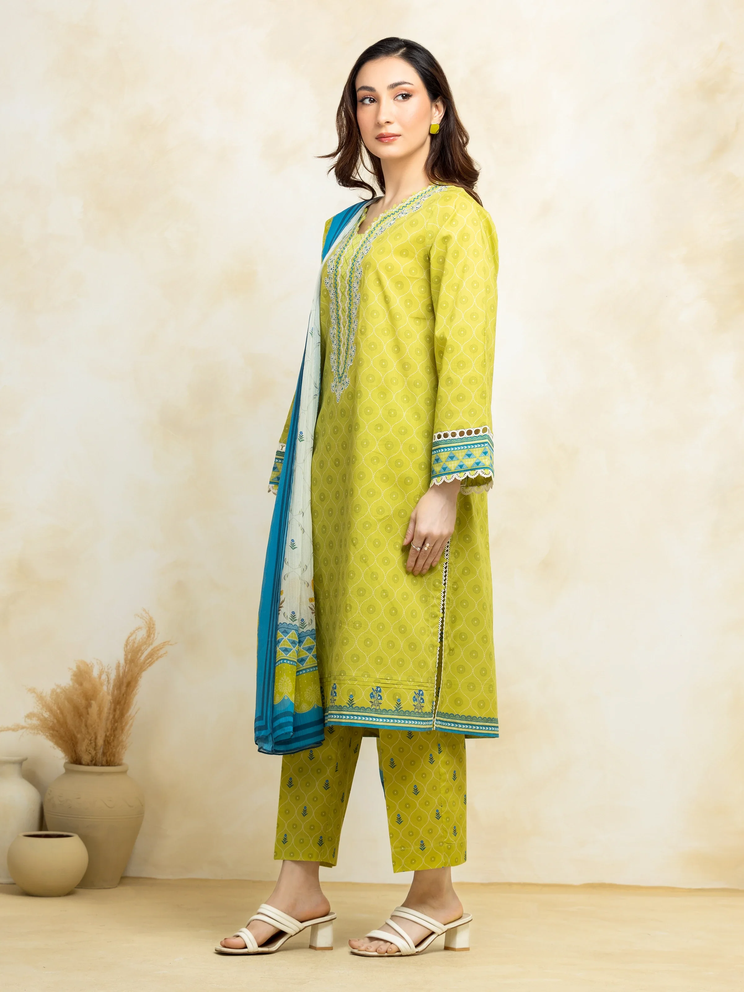 Embroidered Lawn Suit - EWU5V1-31321-3P - Image 3
