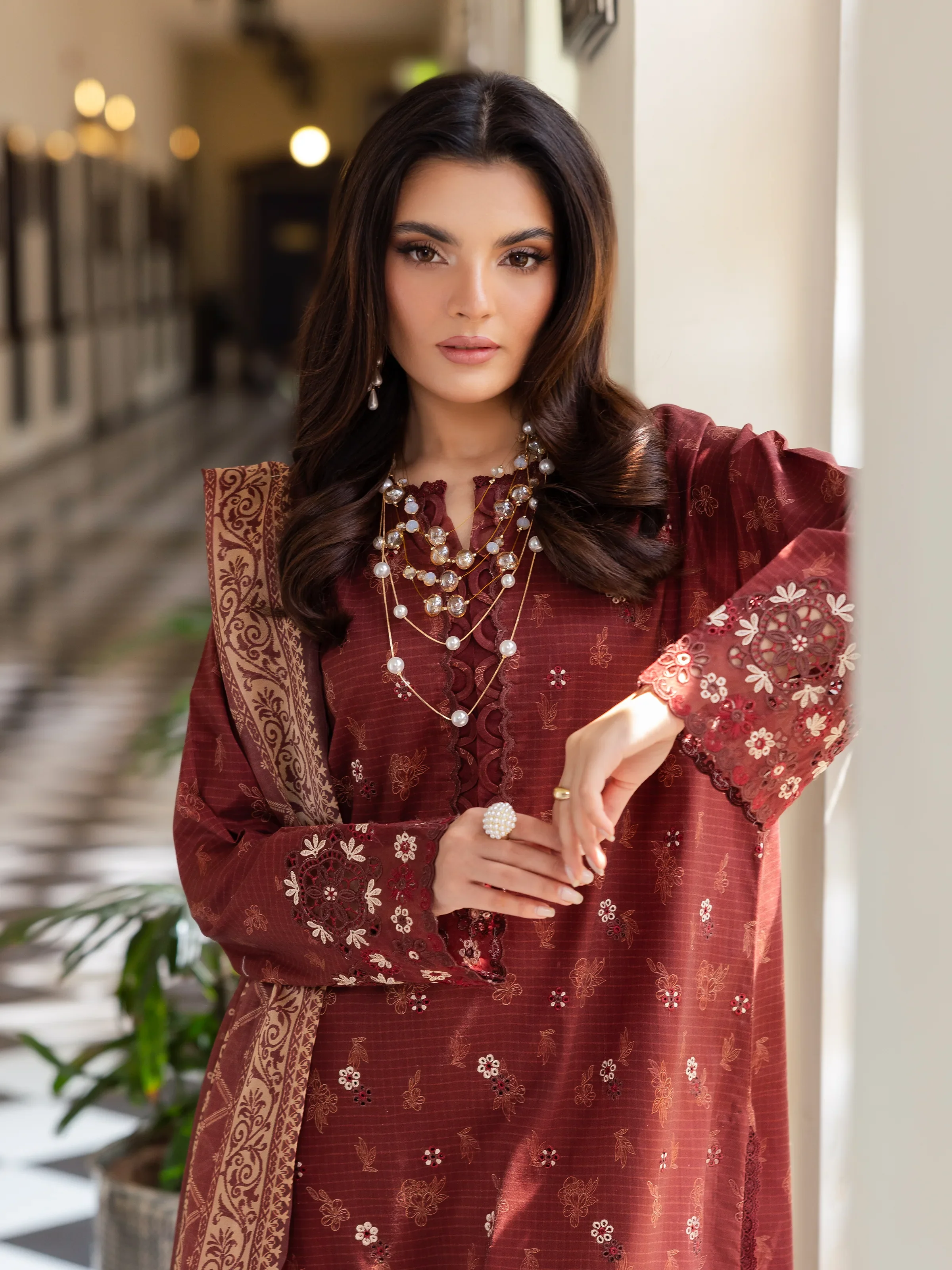 Embroidered Lawn Suit - EWU5V1-31415-3P - Image 4