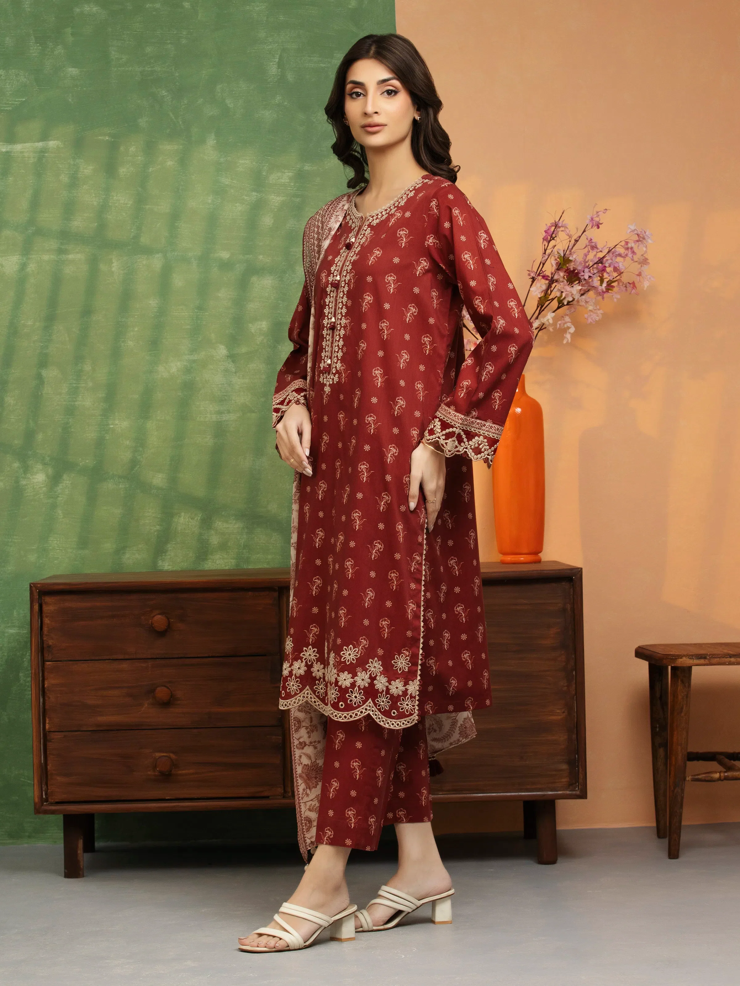 Embroidered Lawn Suit - EWU5V1-31403-3P - Image 3