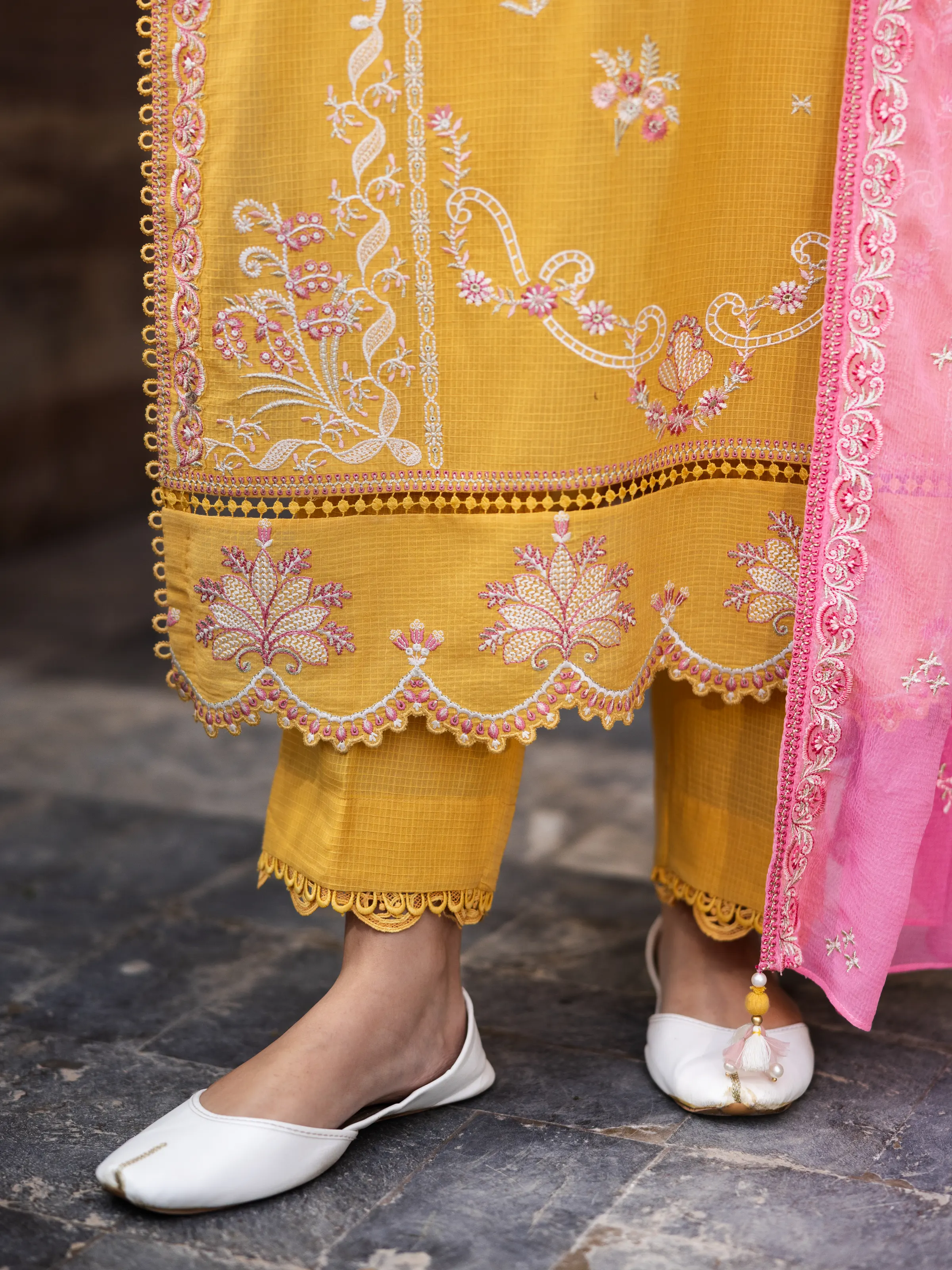 Embroidered Lawn Suit - EWU5V1-31232-3P - Image 5