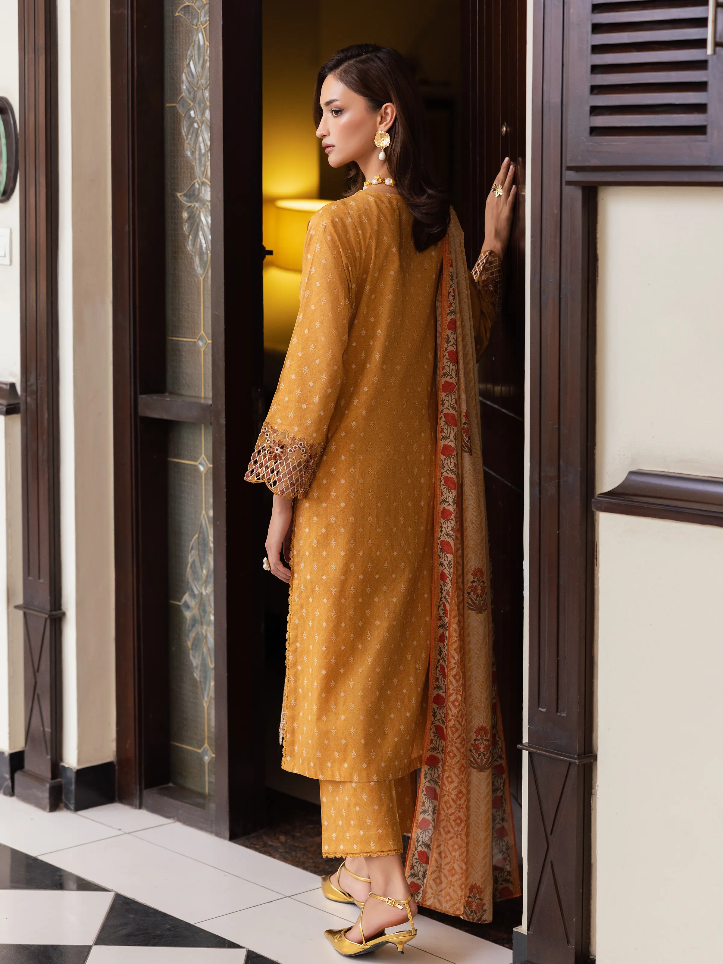Embroidered Lawn Suit - EWU5V1-31421-3P - Image 6
