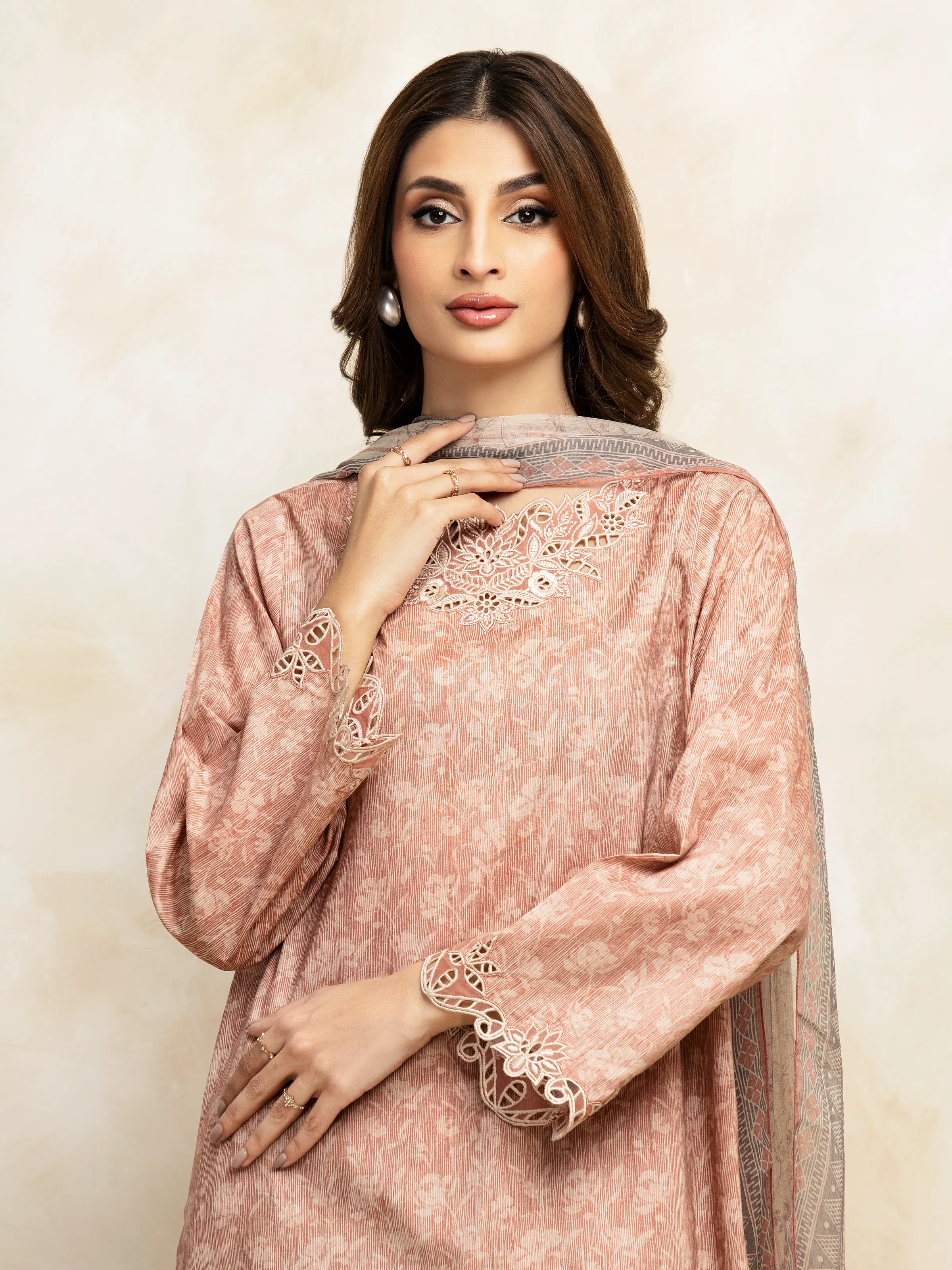 Embroidered Lawn Suit - EWU5V1-31096-3P - Image 4