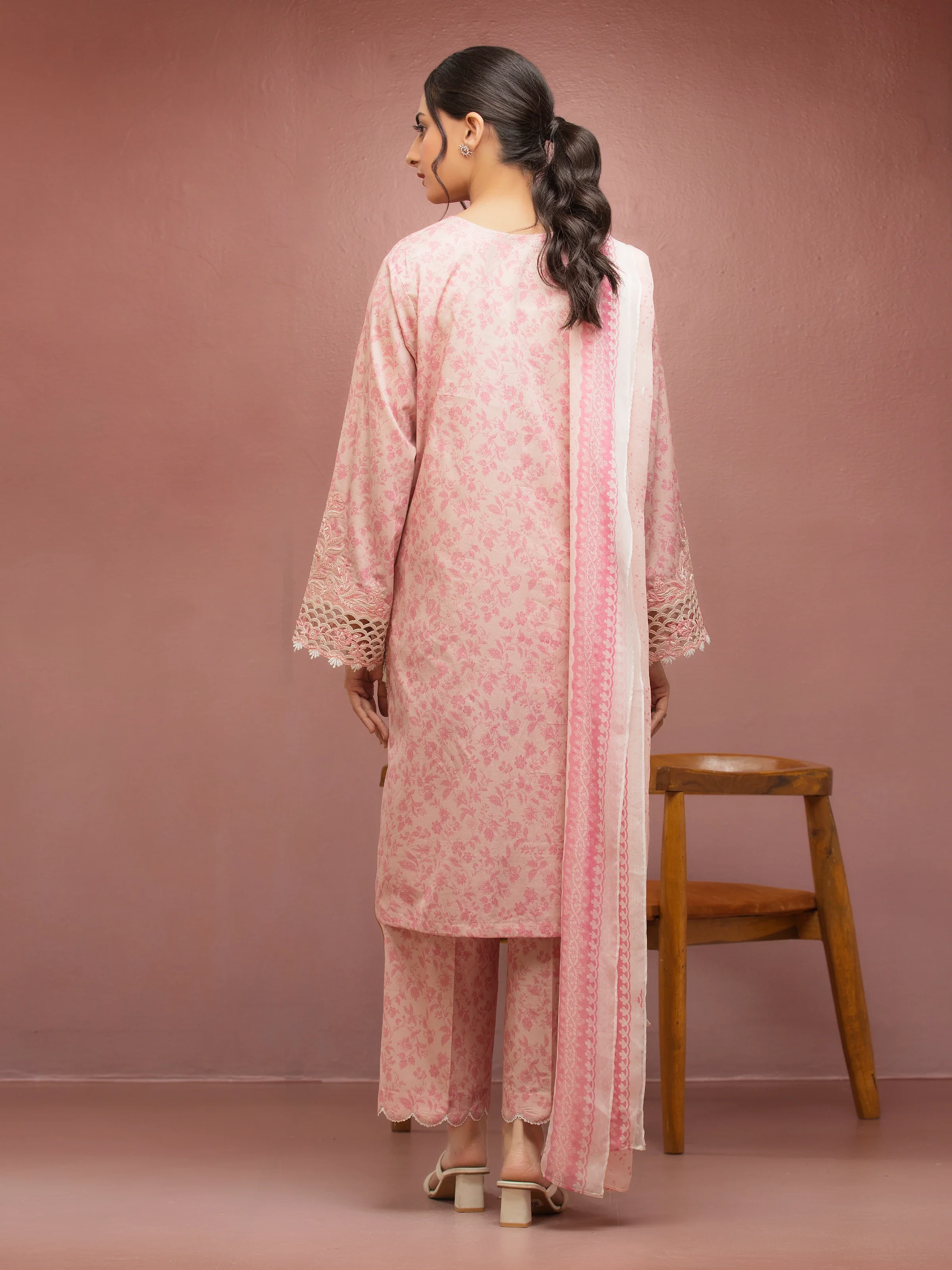 Embroidered Lawn Suit - EWU5V1-31081-3P - Image 5