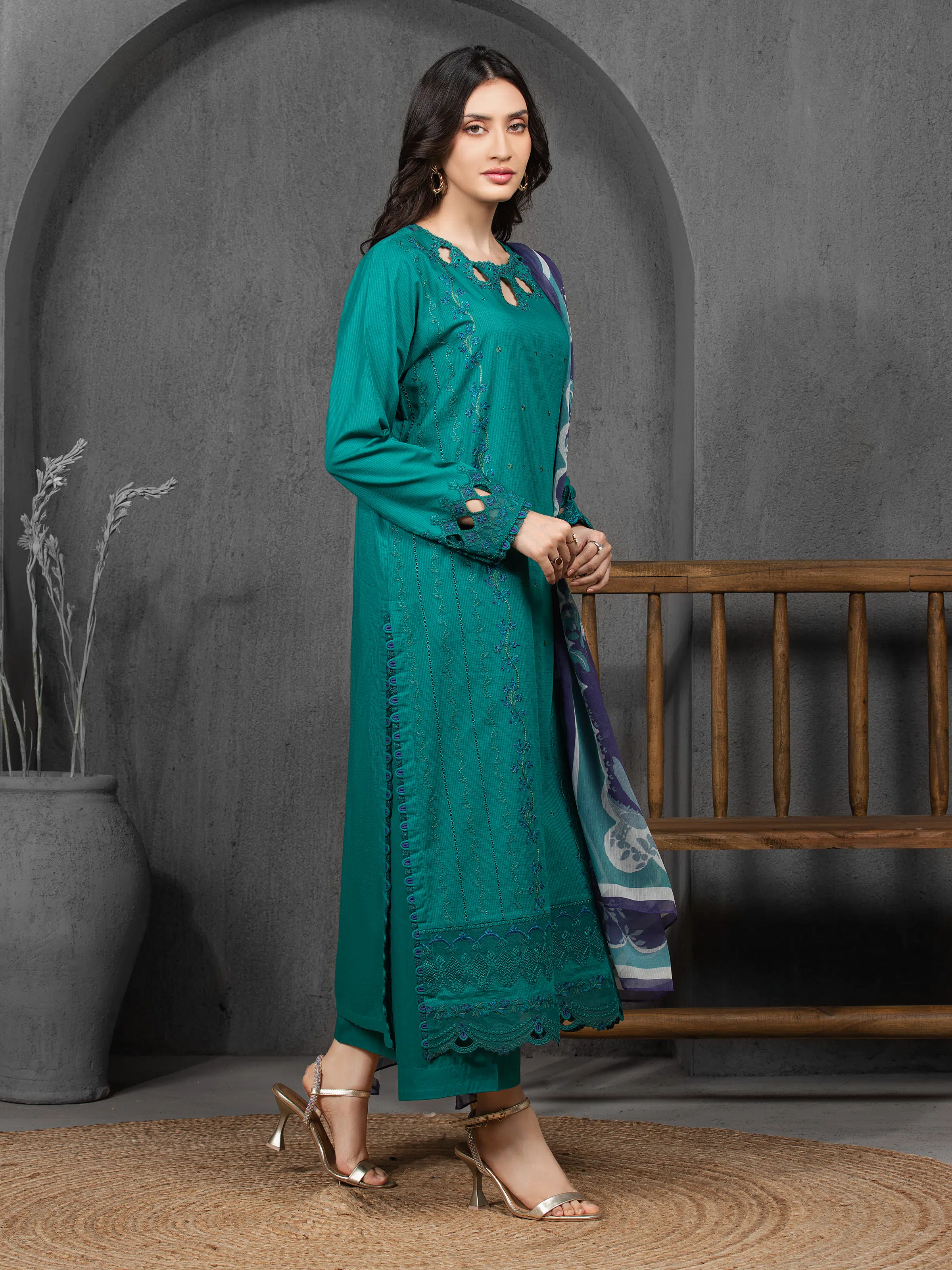 Embroidered Lawn Suit - EWU5V1-31224-3P - Image 4