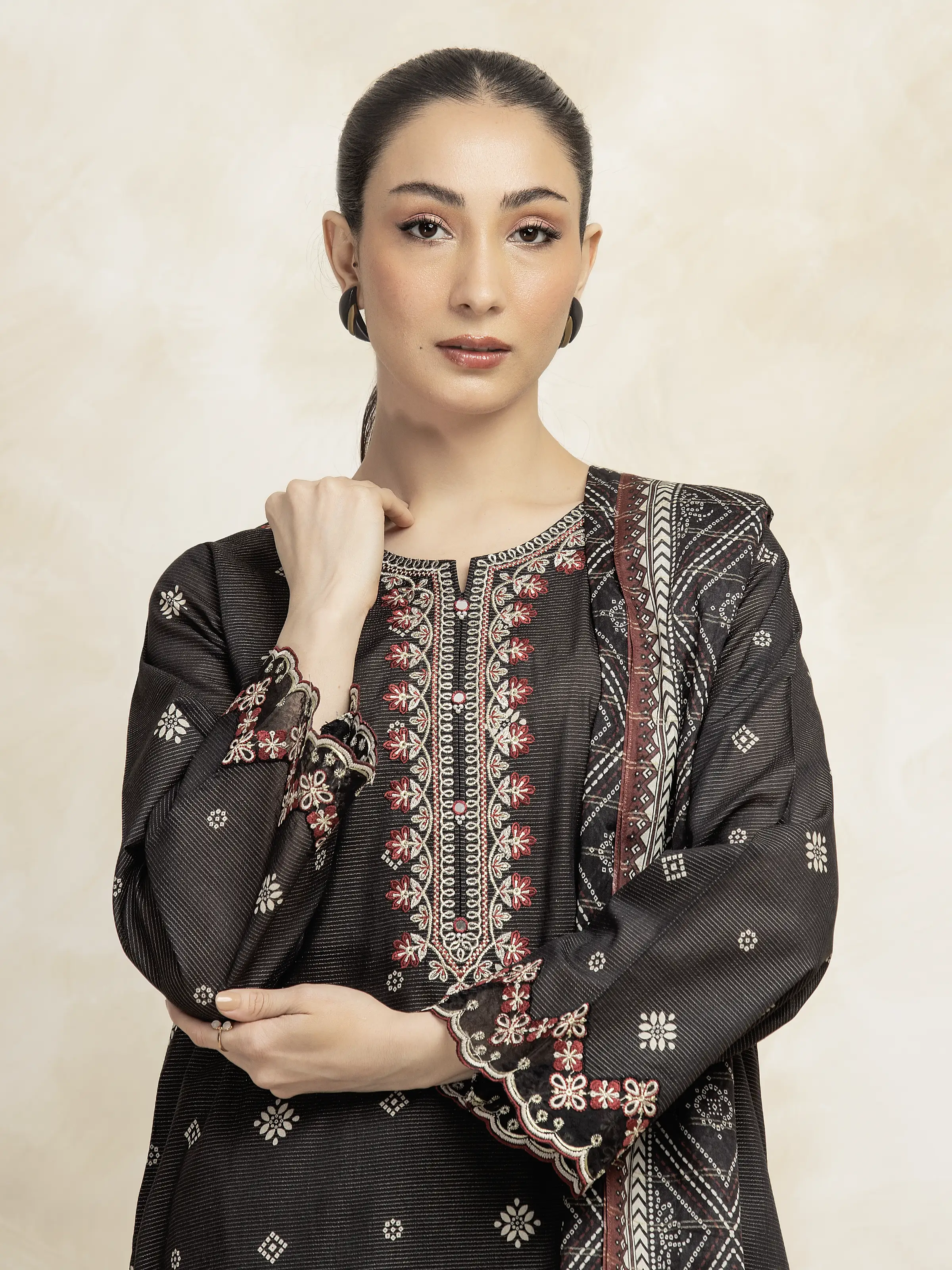 Embroidered Lawn Suit - EWU5V1-31200-3P - Image 2