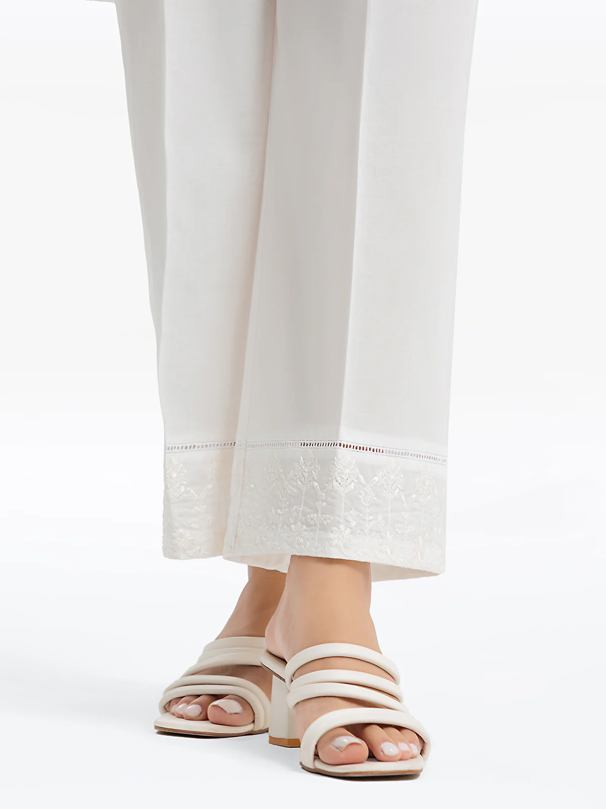 Embroidered Cambric Trouser - EWBE24-76574 - Image 3